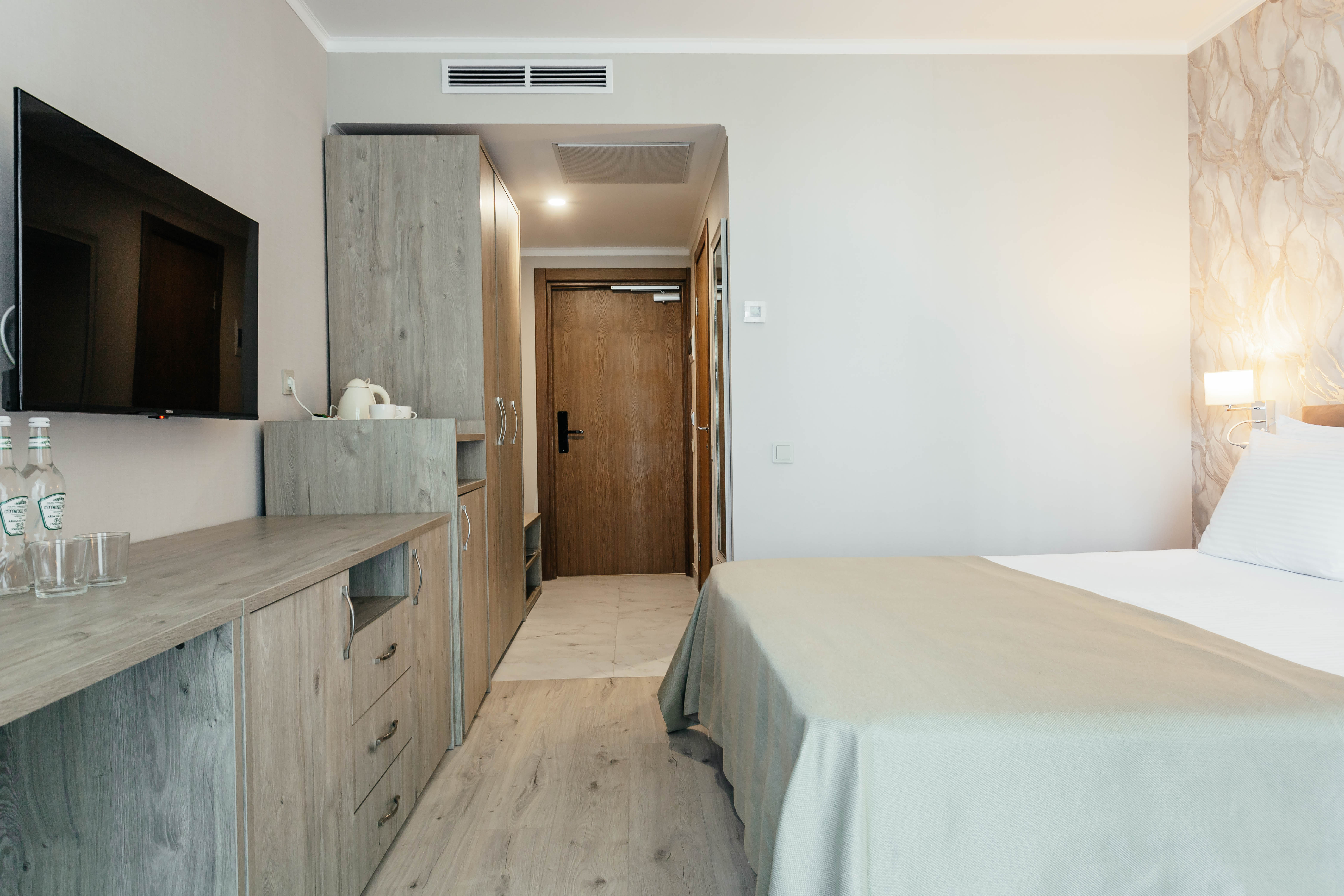 Стандарт однокомнатный с балконом боковой вид на море. Третий корпус 4*