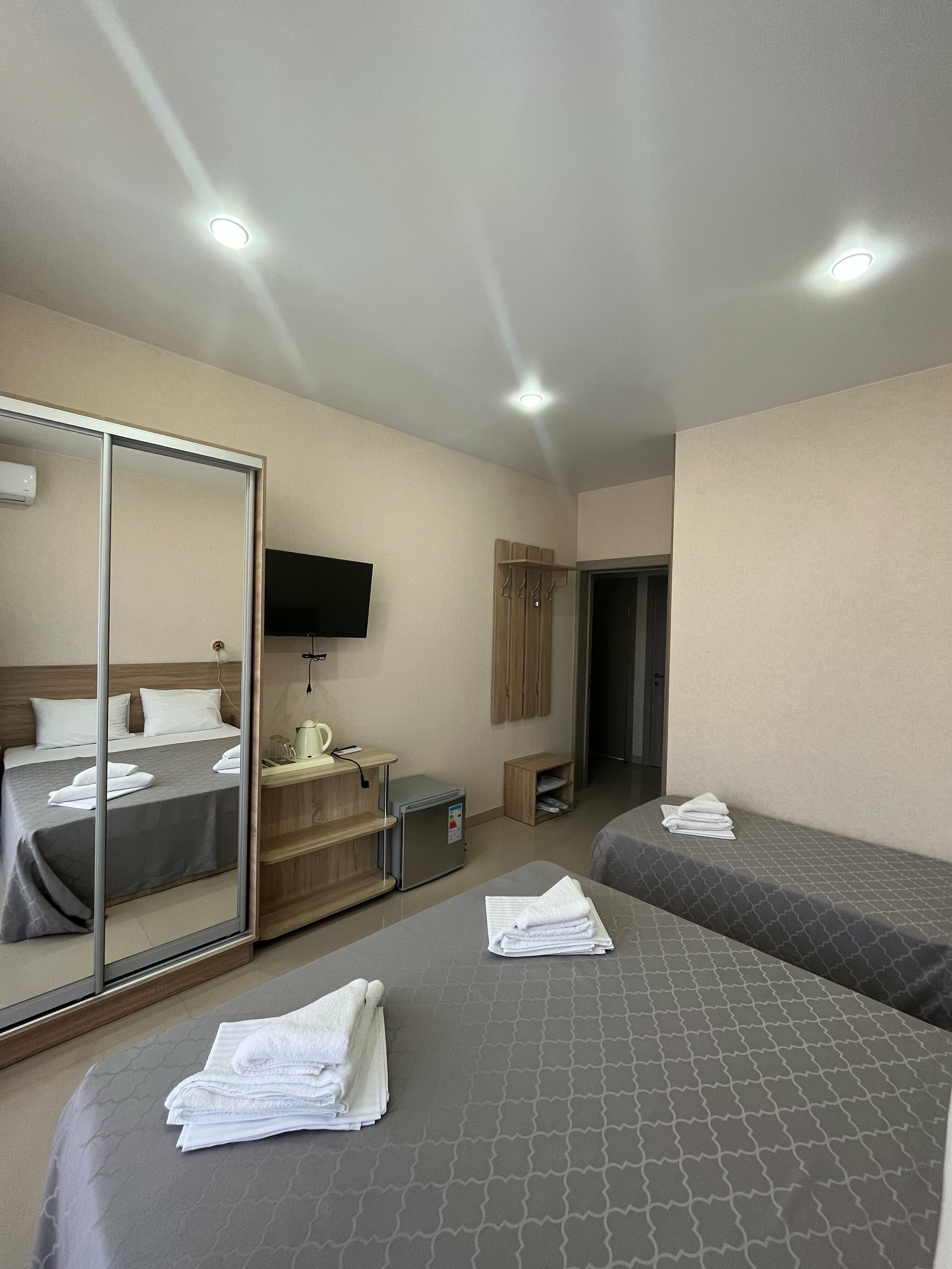 Трехместный номер с видом на бассейн