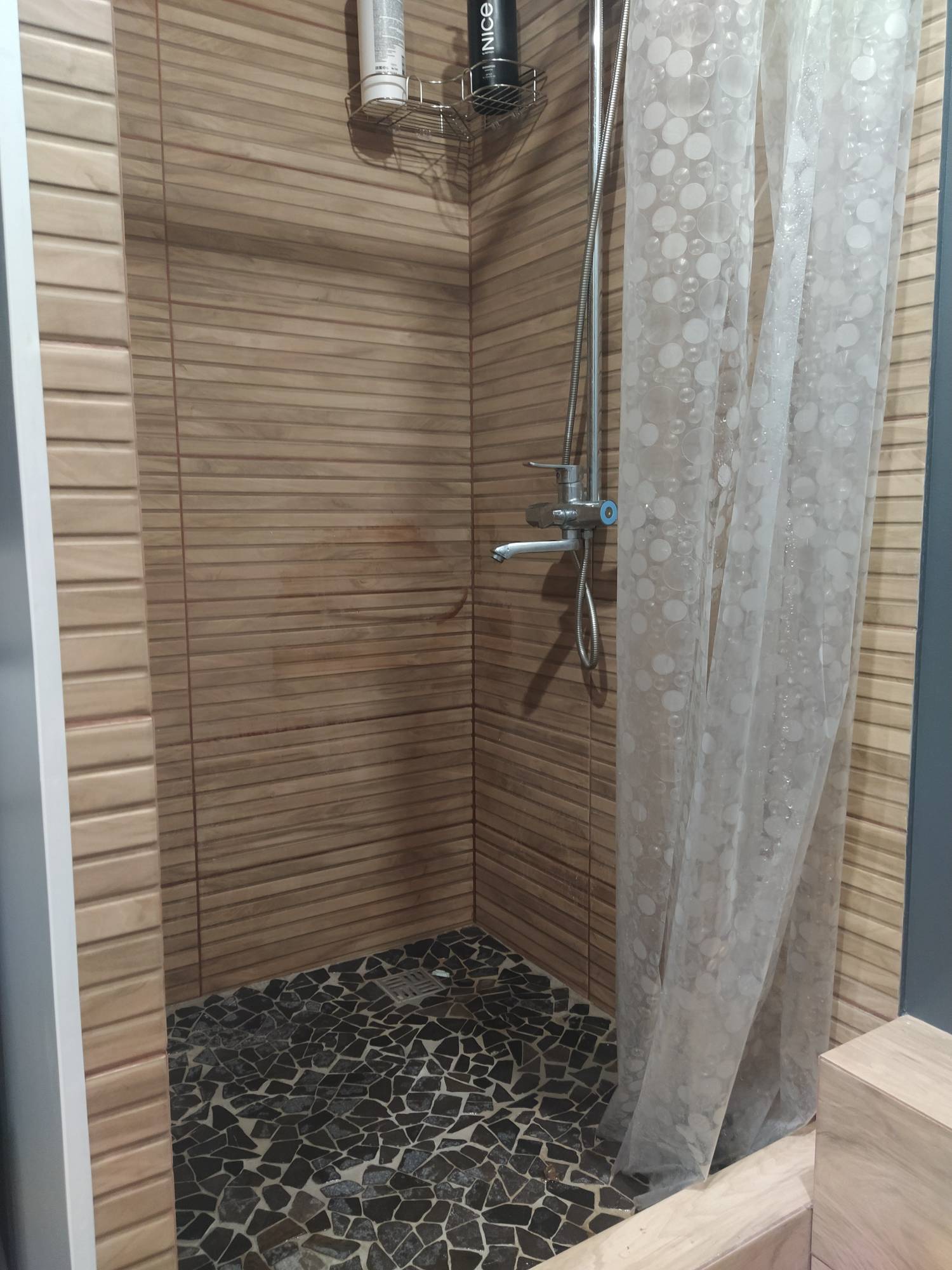 Трехместный номер с собственной ванной комнатой