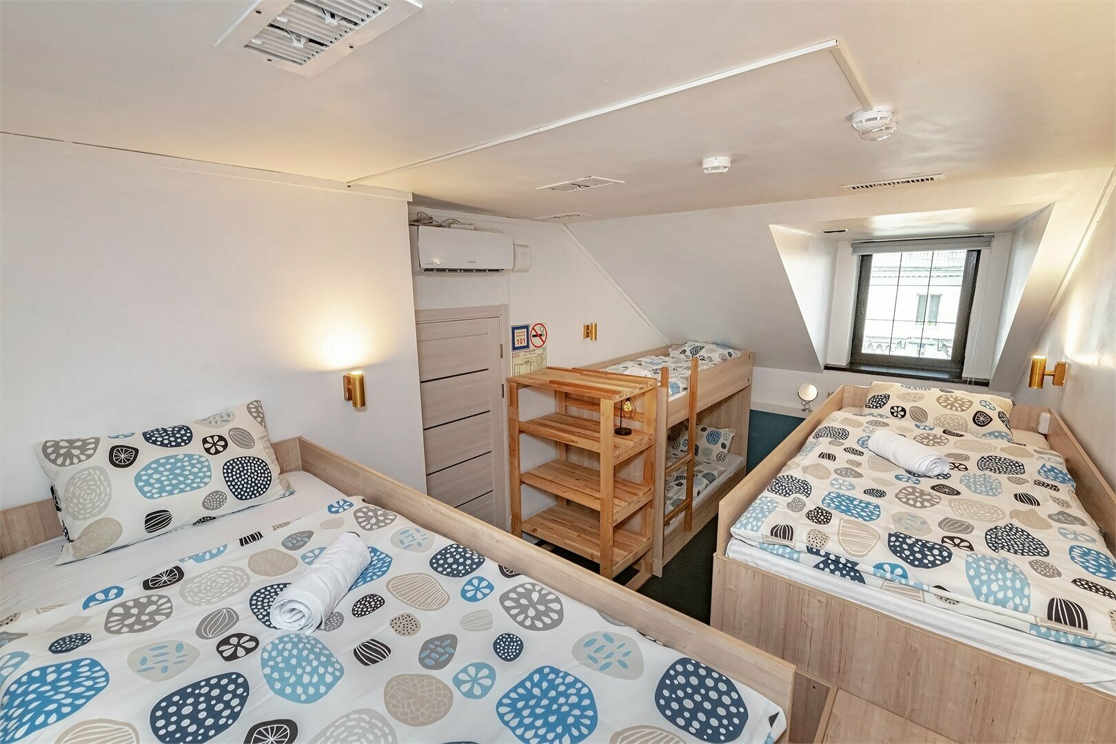 Общий номер для женщин с 6 кроватями