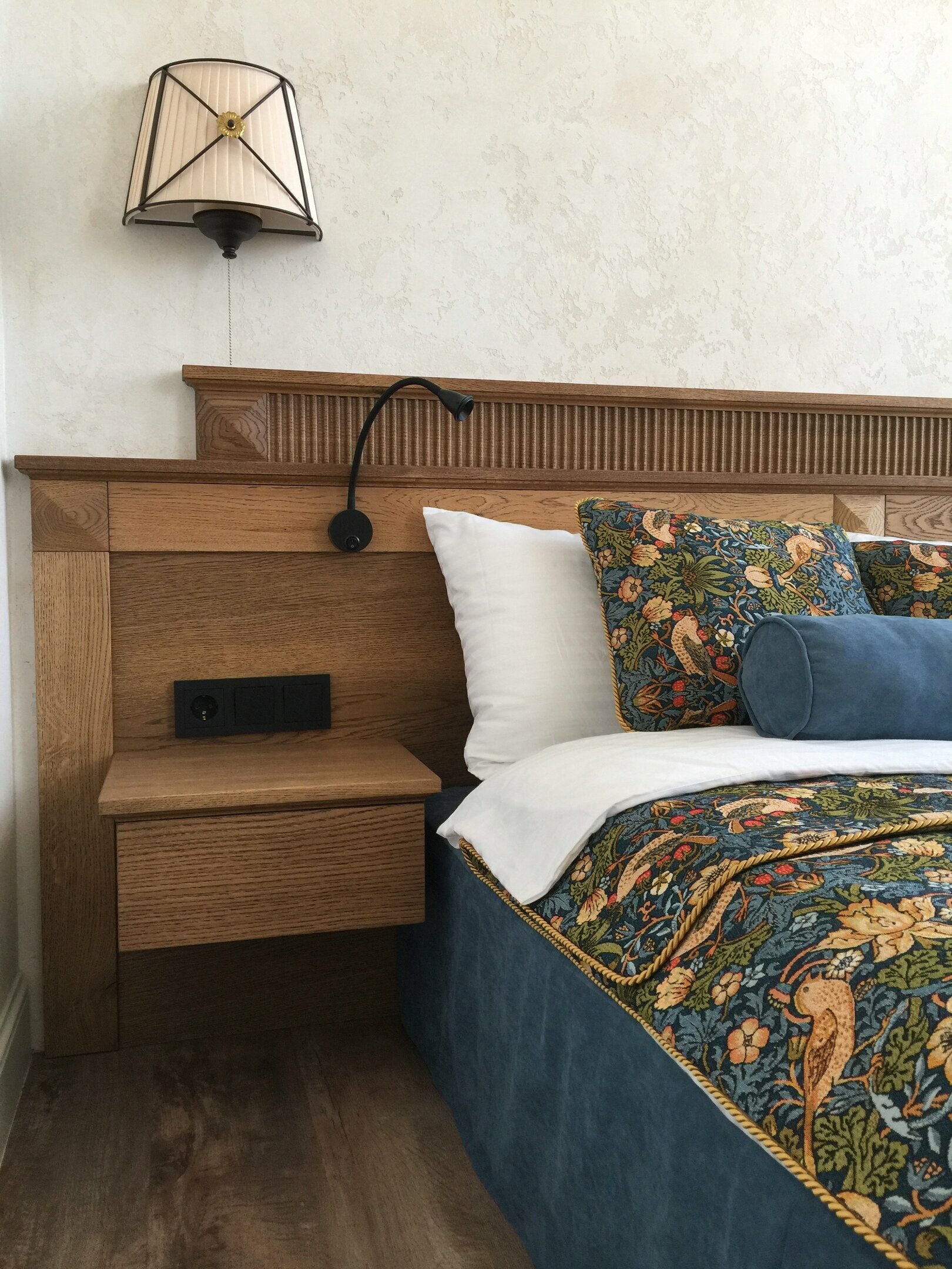 Двухместный номер с двуспальной кроватью и дополнительной кроватью