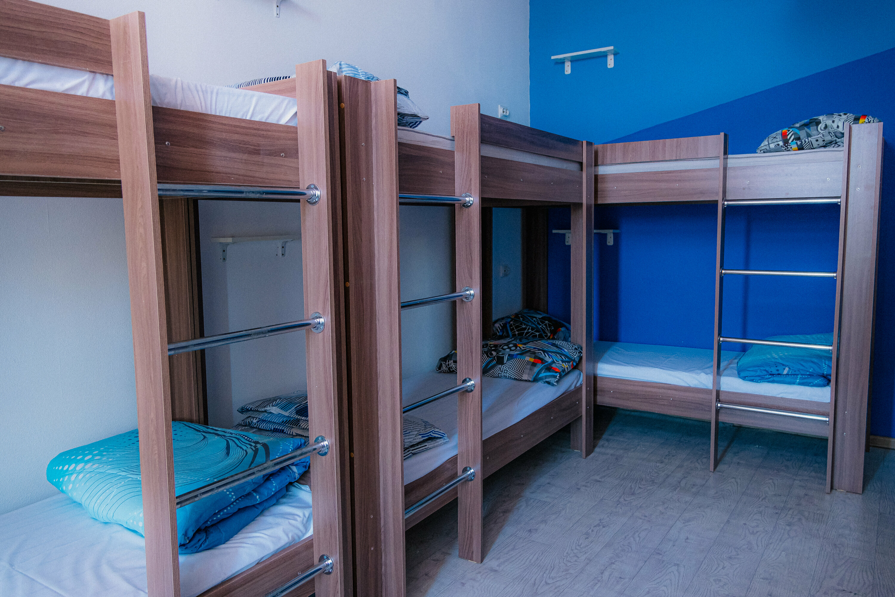 Кровать в общем номере для мужчин