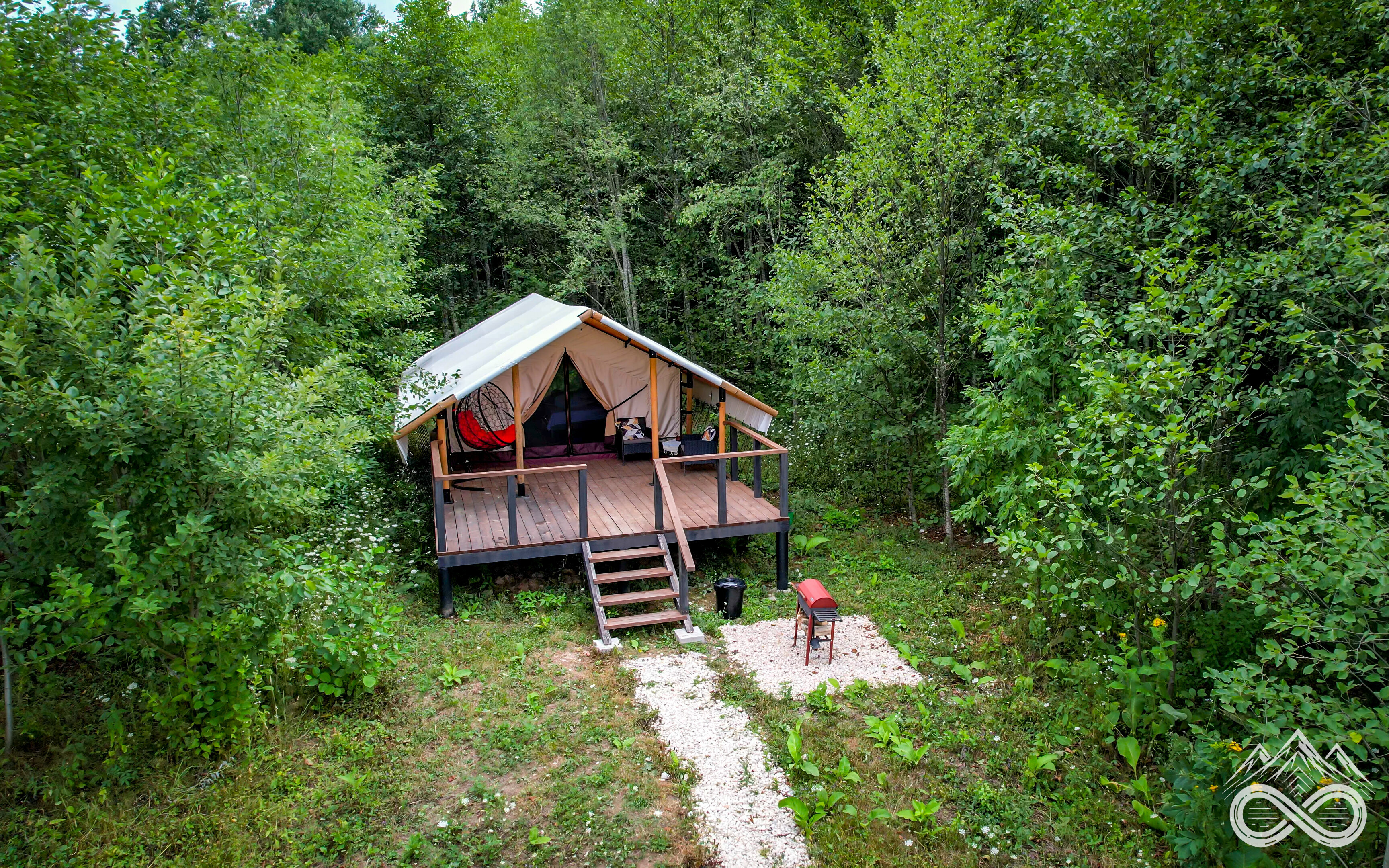 Трехместный номер с видом на горы