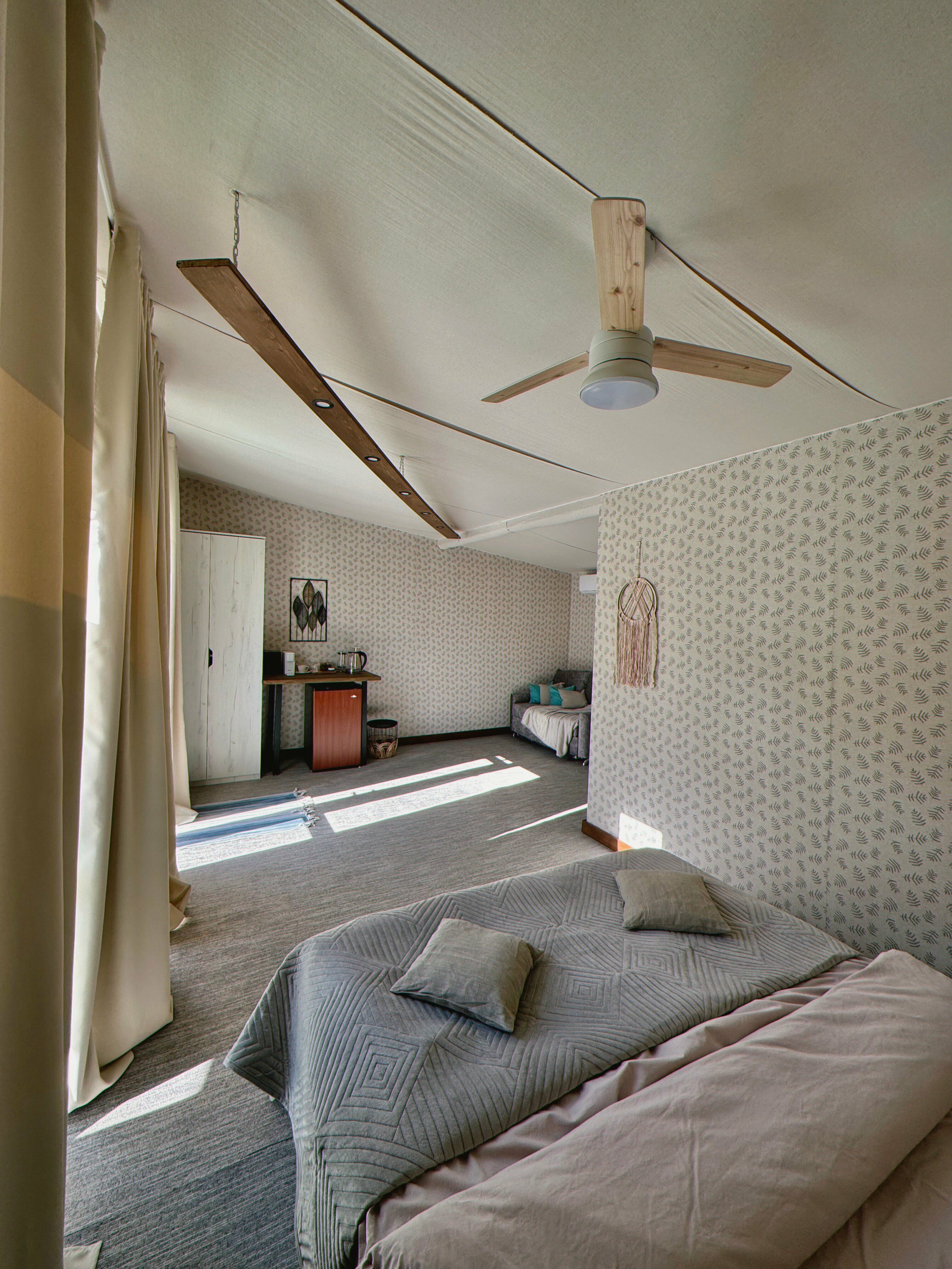 Трехместный номер с видом на горы