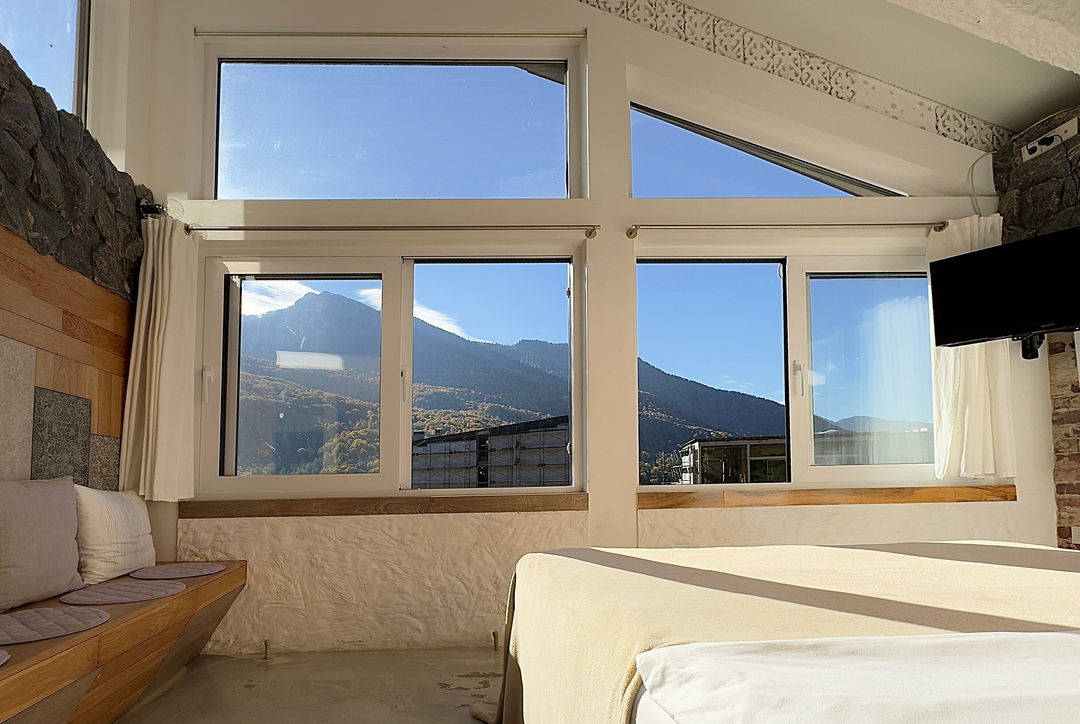 Четырехместный номер с видом на горы