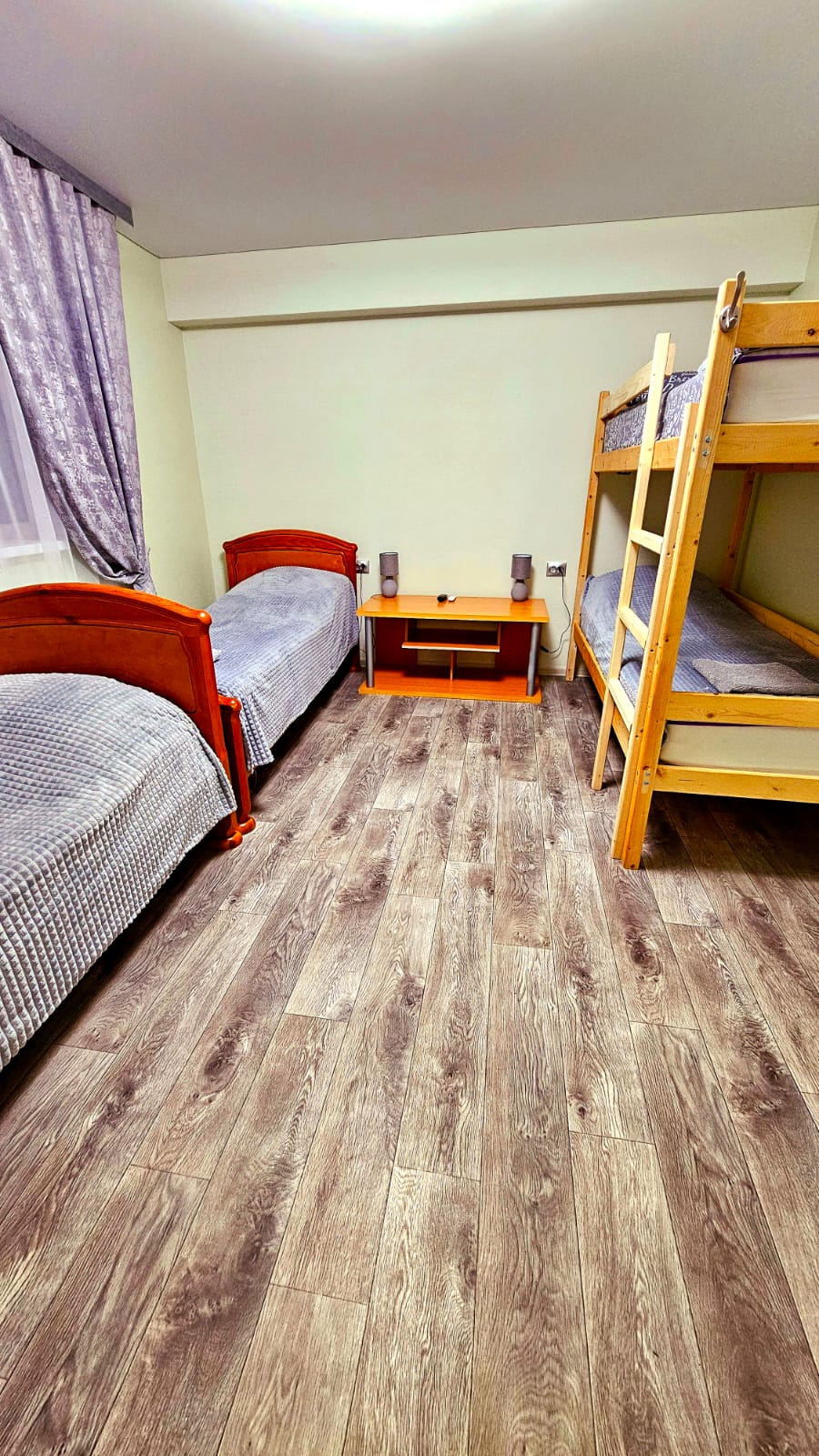 Четырехместный номер с общей ванной комнатой