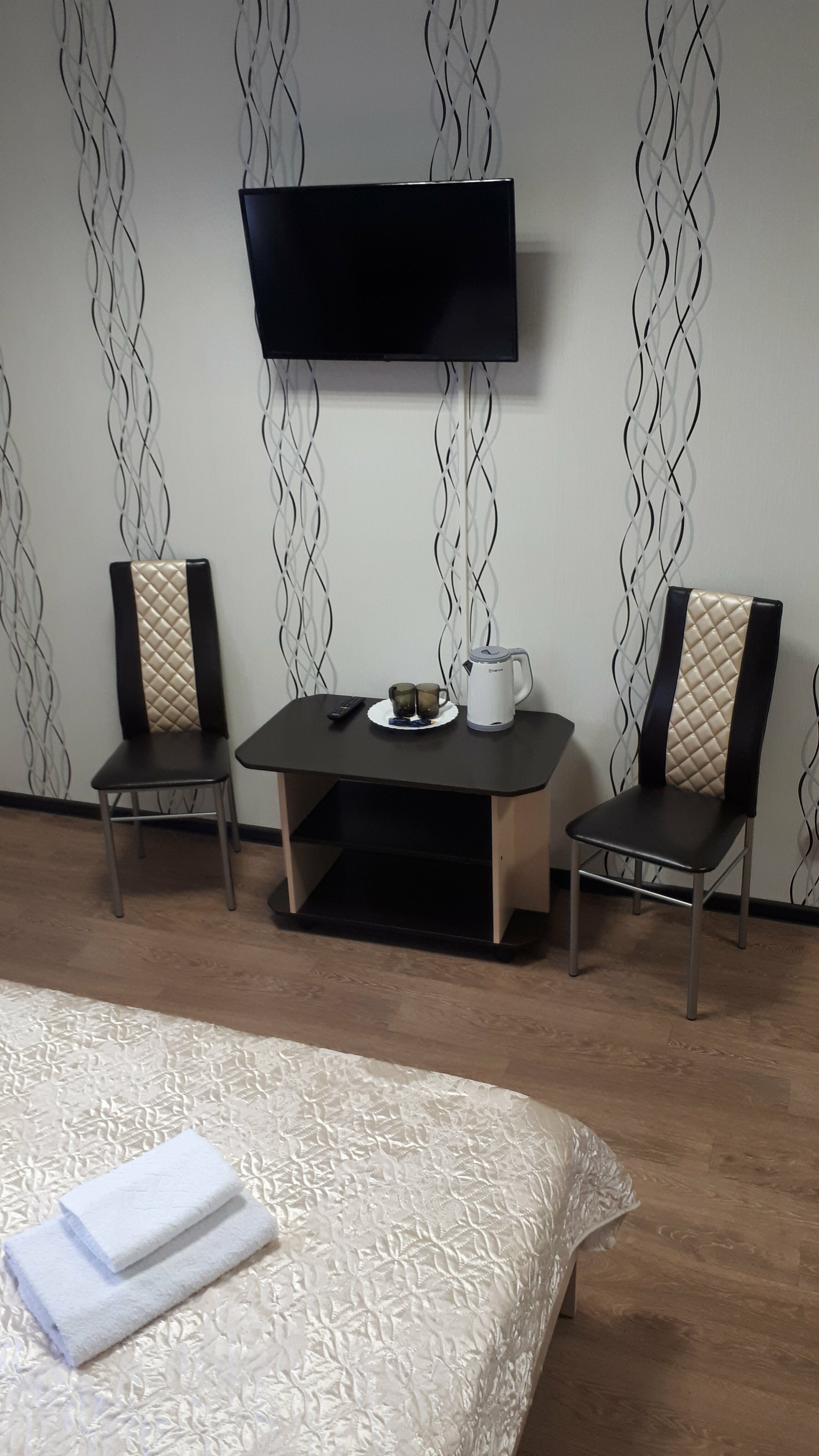 Двухместный номер с двуспальной кроватью и дополнительной кроватью