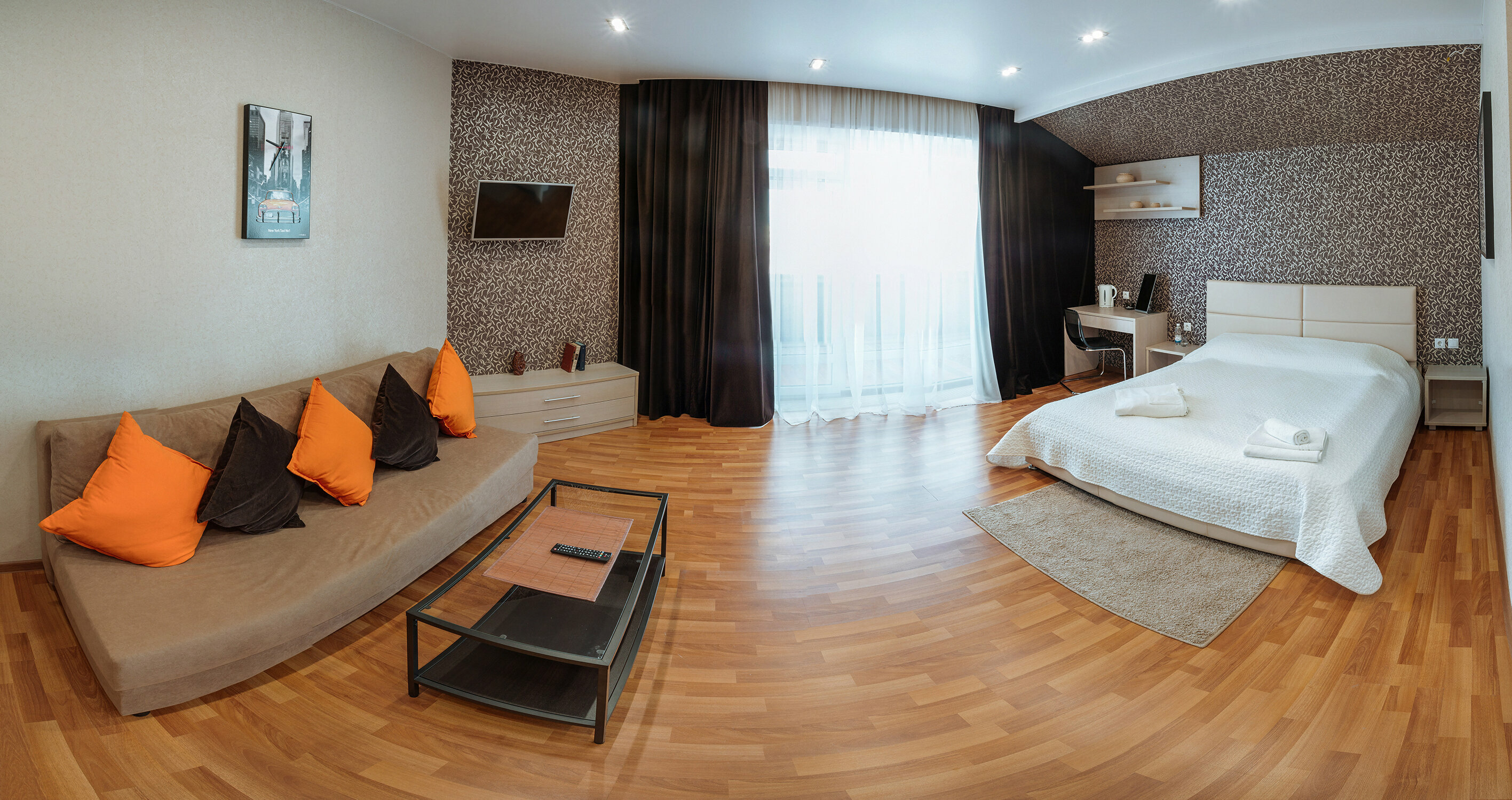 Люкс с кроватью размера «king-size» и балконом