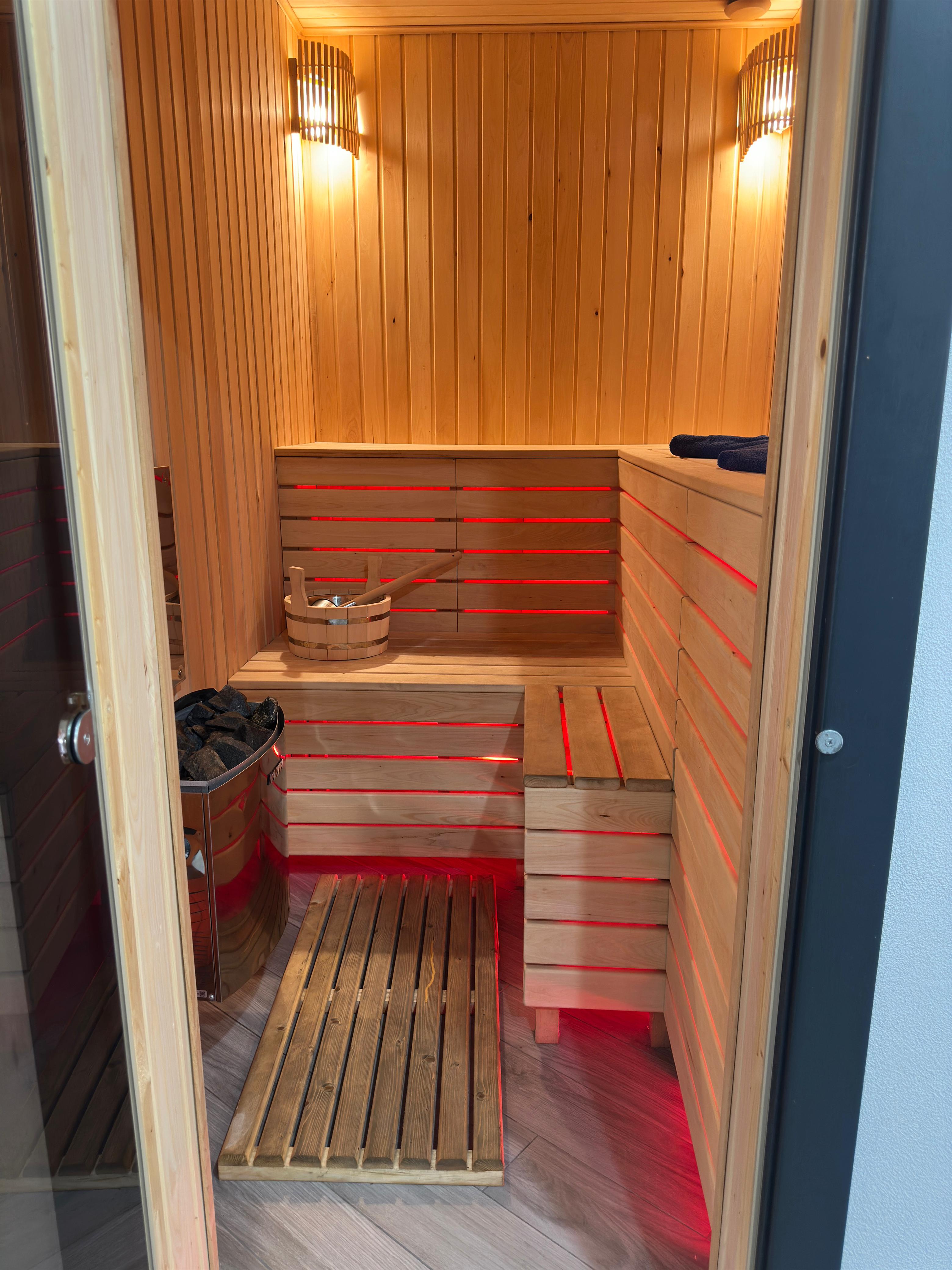 Коттедж с собственным бассейном и сауной