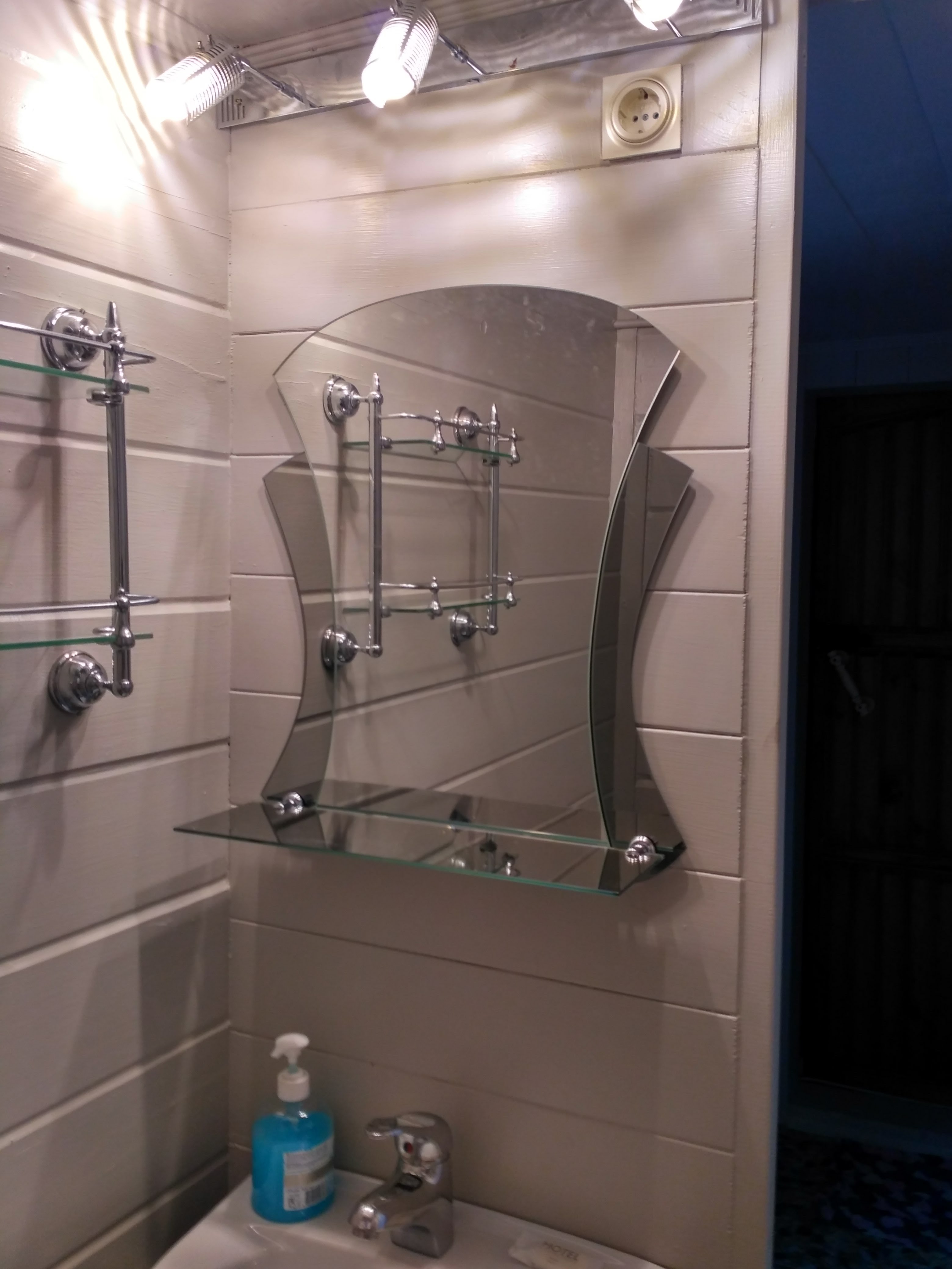 Дом с балконом