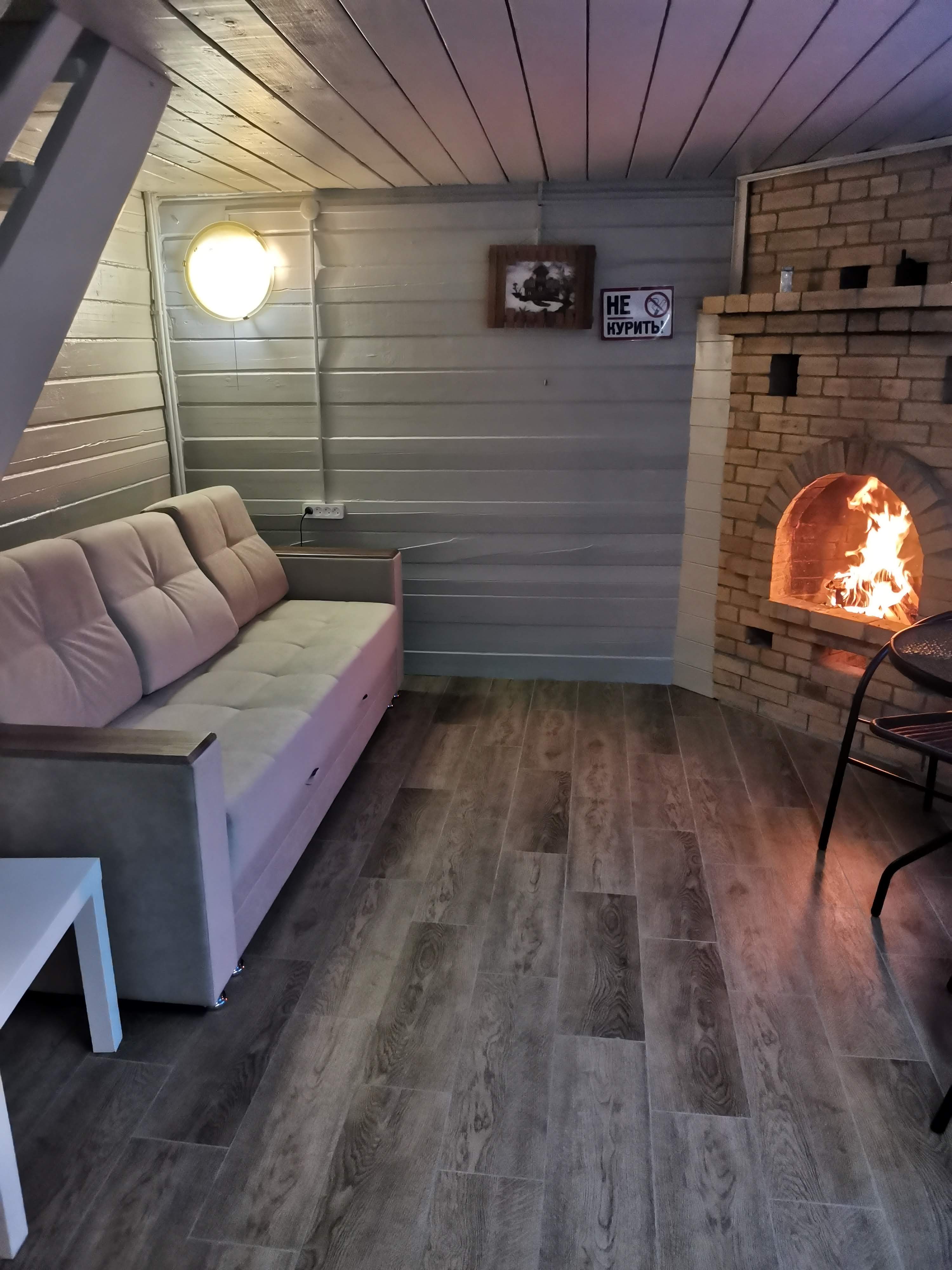 Дом с балконом