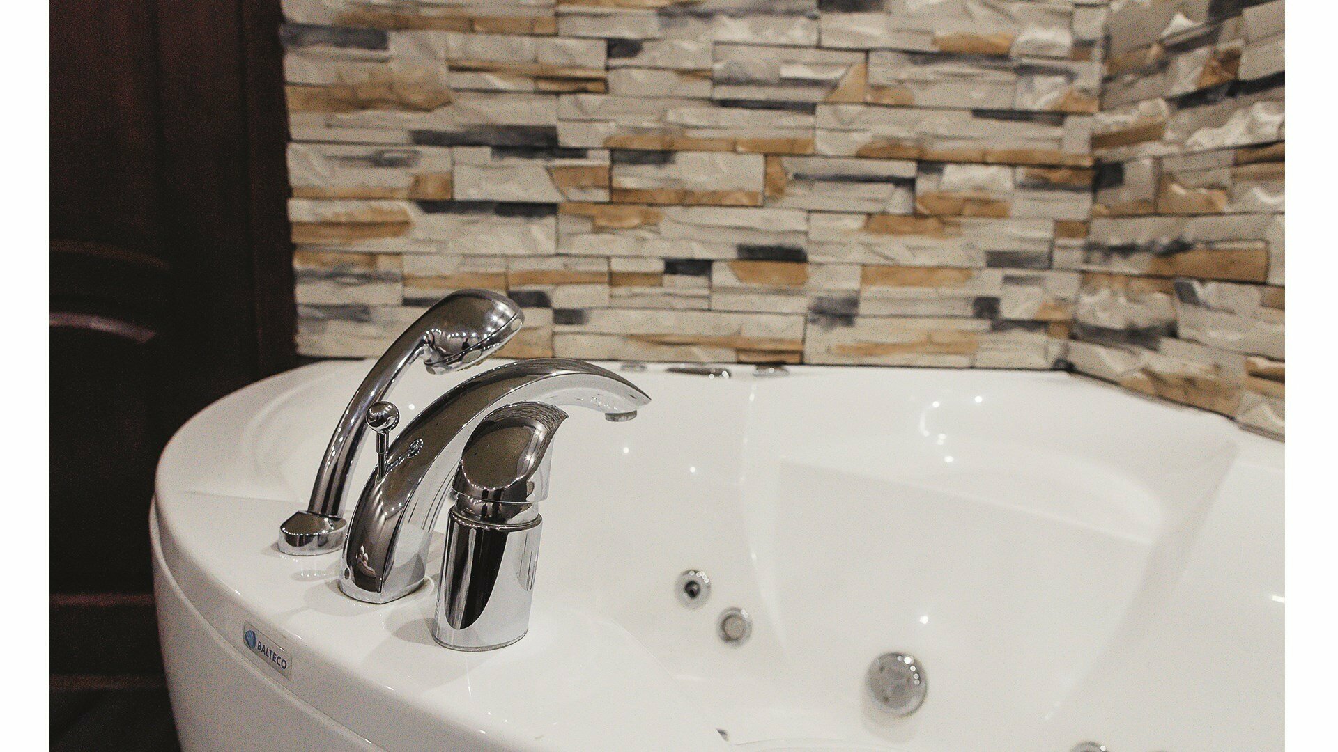 Standart Plus - Улучшенный Стандарт с Джакузи в номере без окон