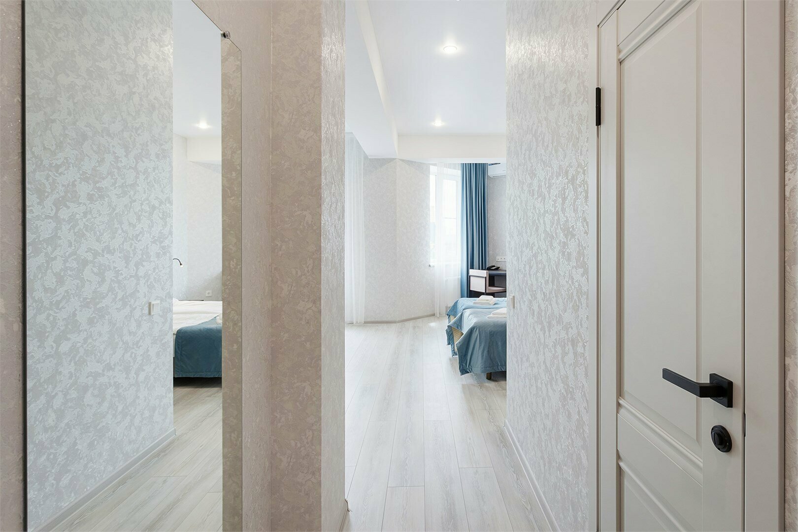 Джуниор Сюит