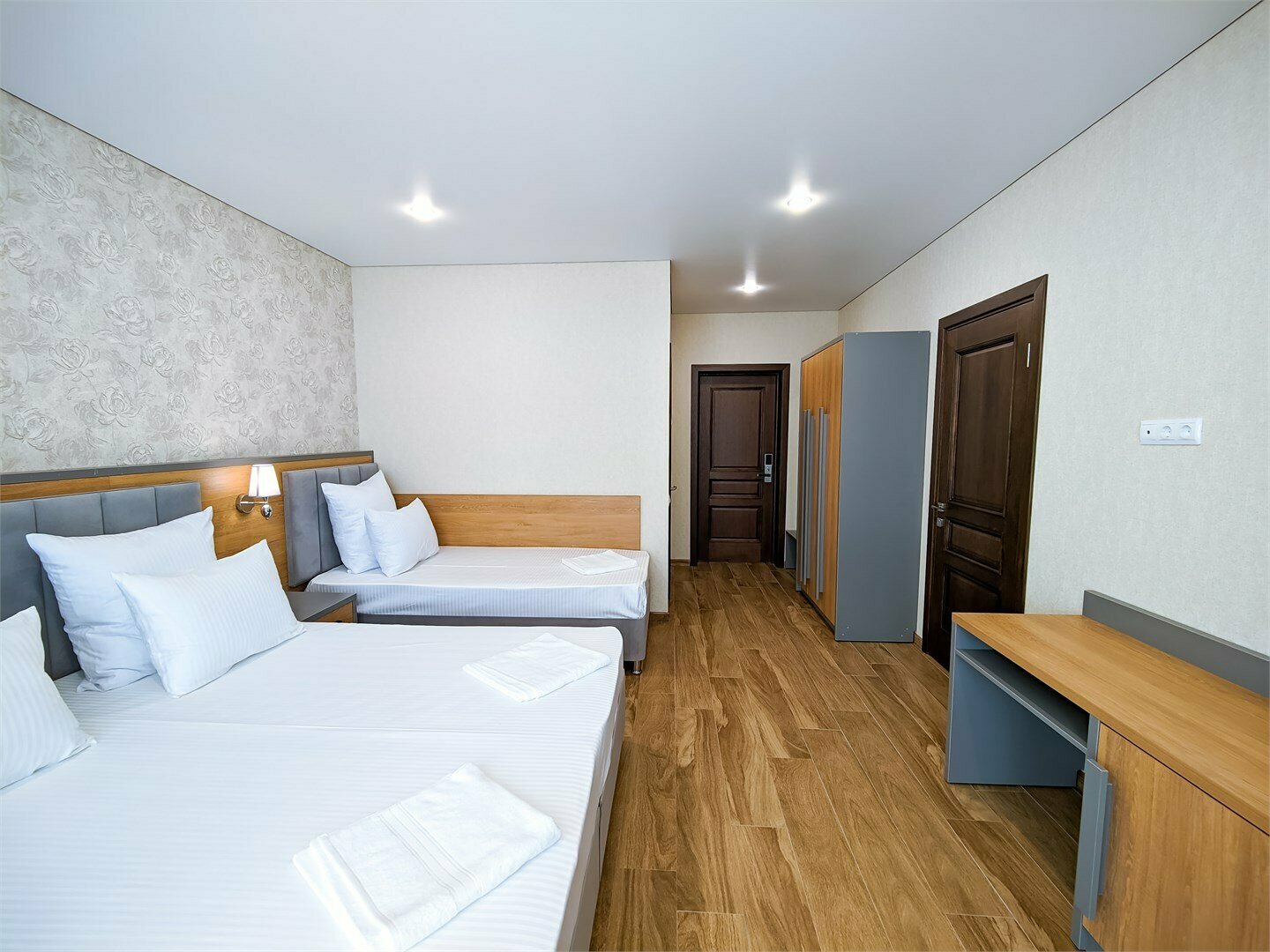 Коннект с балконом (вид на море)