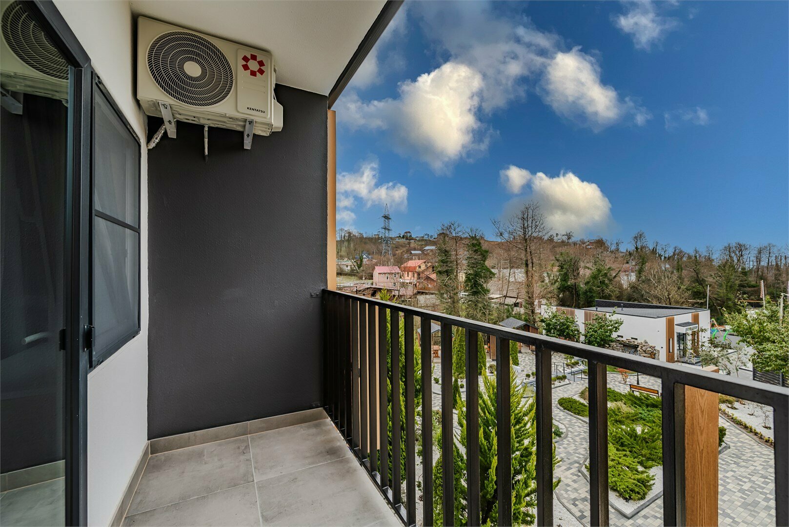 DELUXE С БАЛКОНОМ