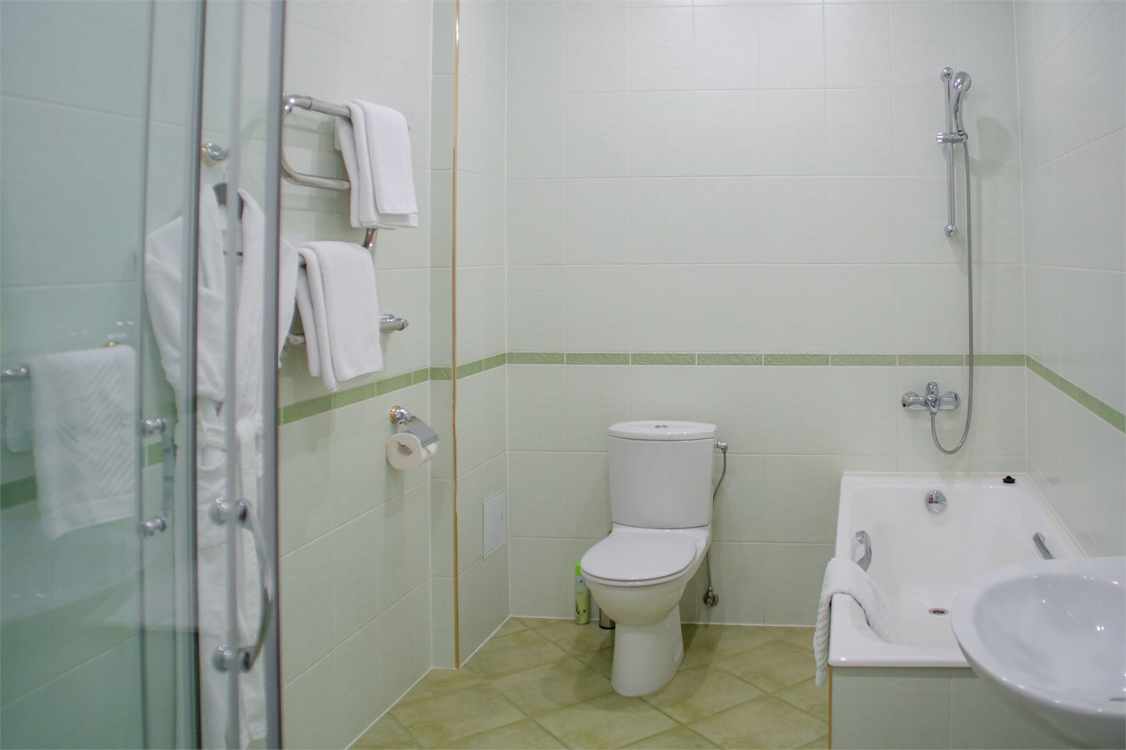 Сюит трехкомнатный