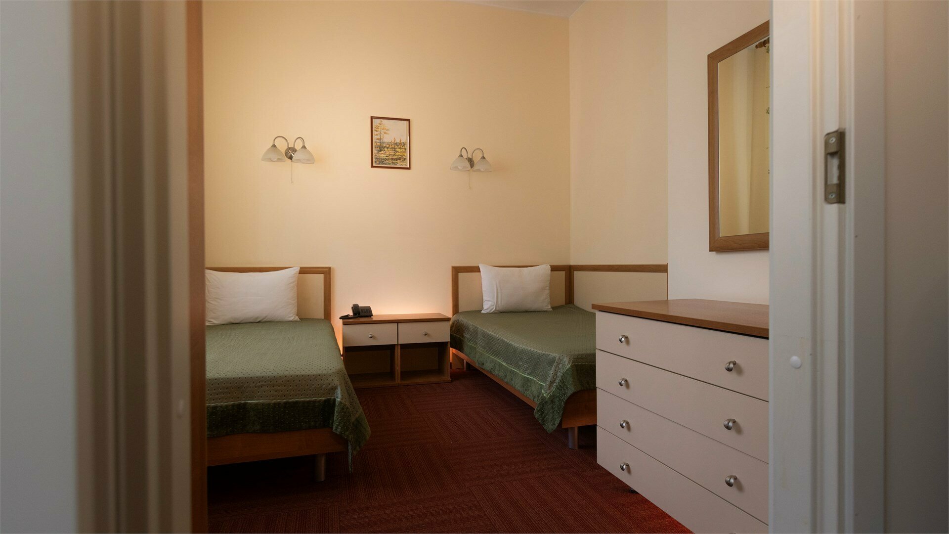 Двухместный стандарт двухкомнатный с двумя раздельными кроватями