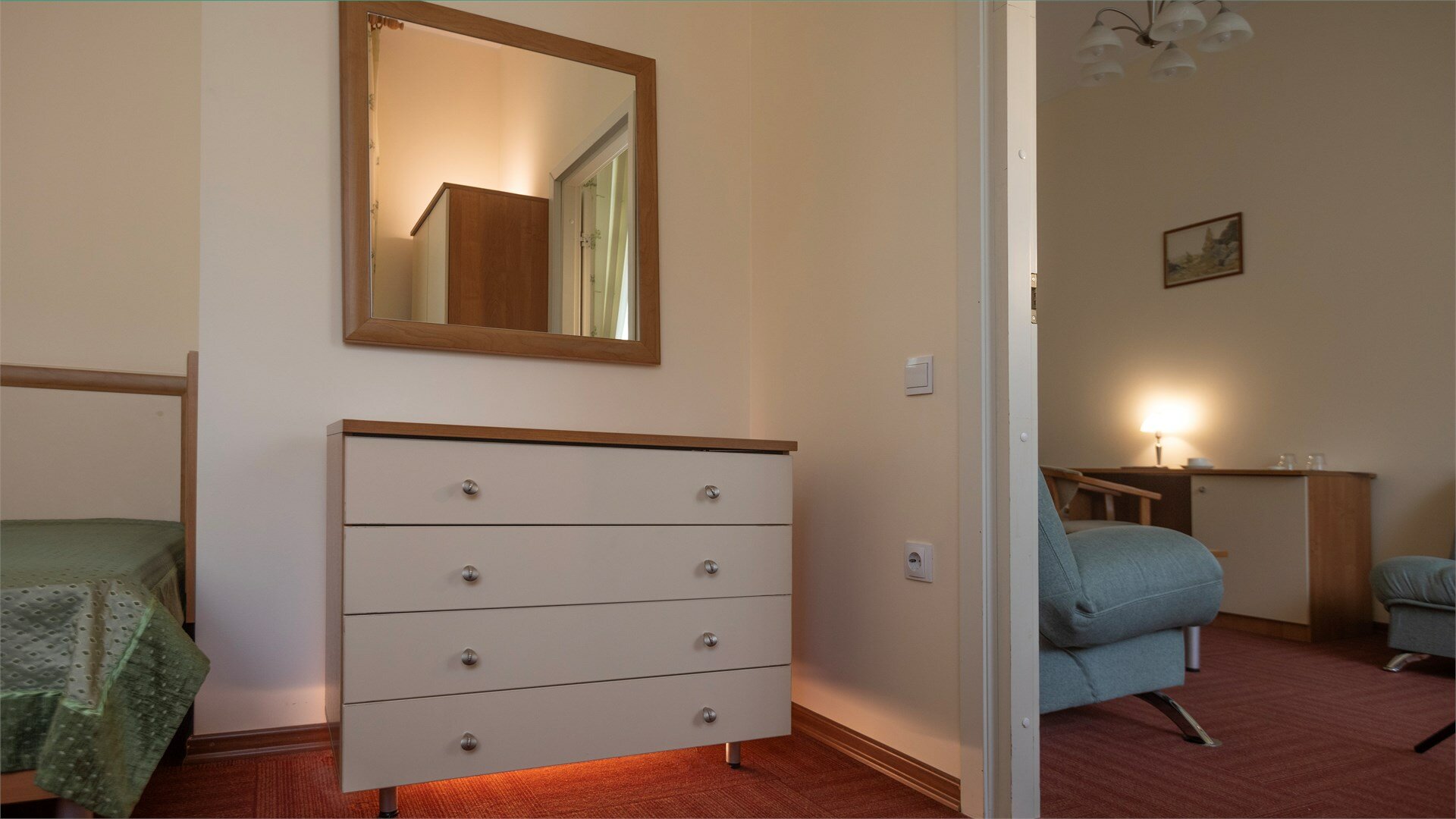 Двухместный стандарт двухкомнатный с двумя раздельными кроватями