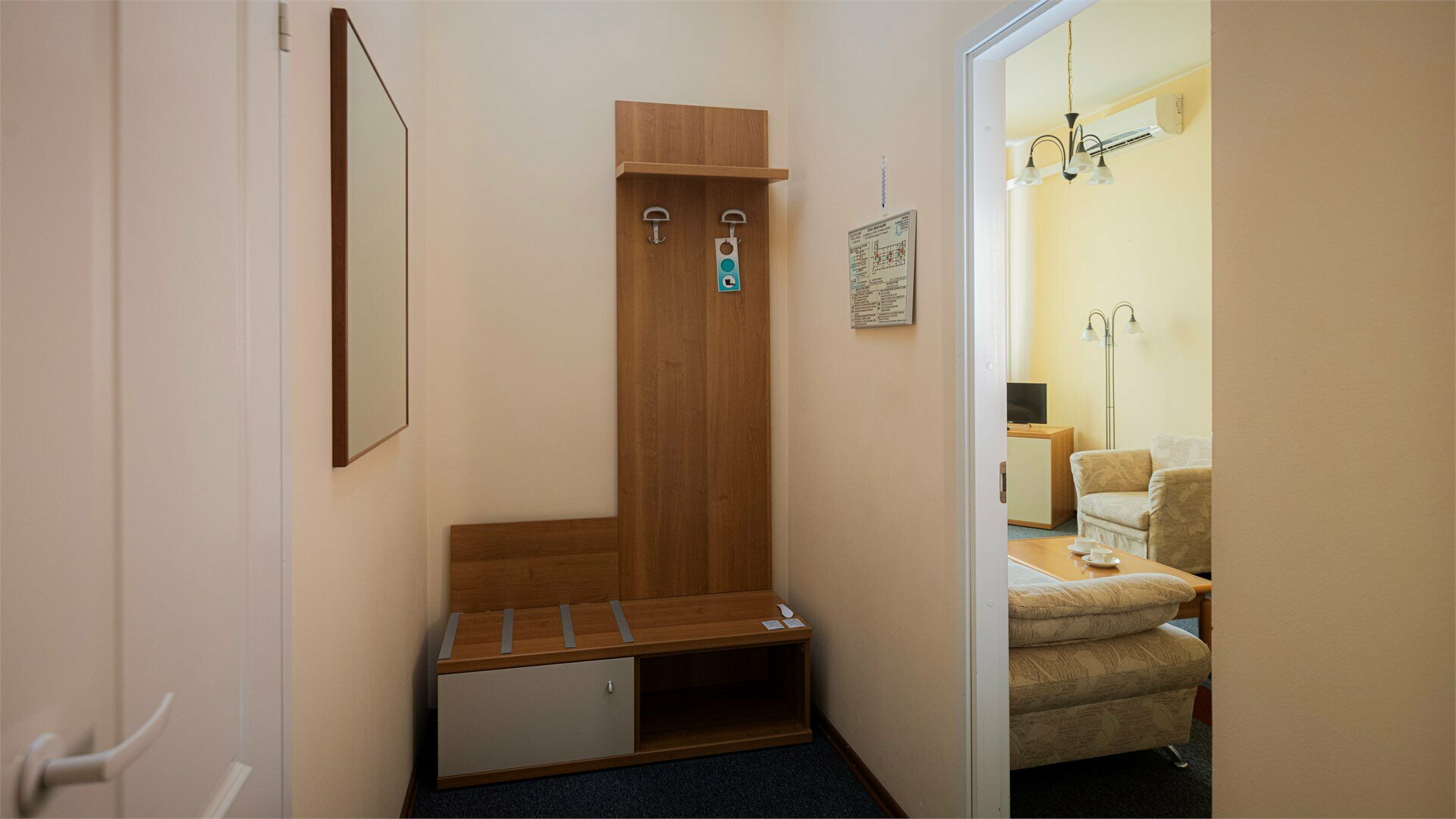 Двухместный стандарт двухкомнатный с одной большой кроватью