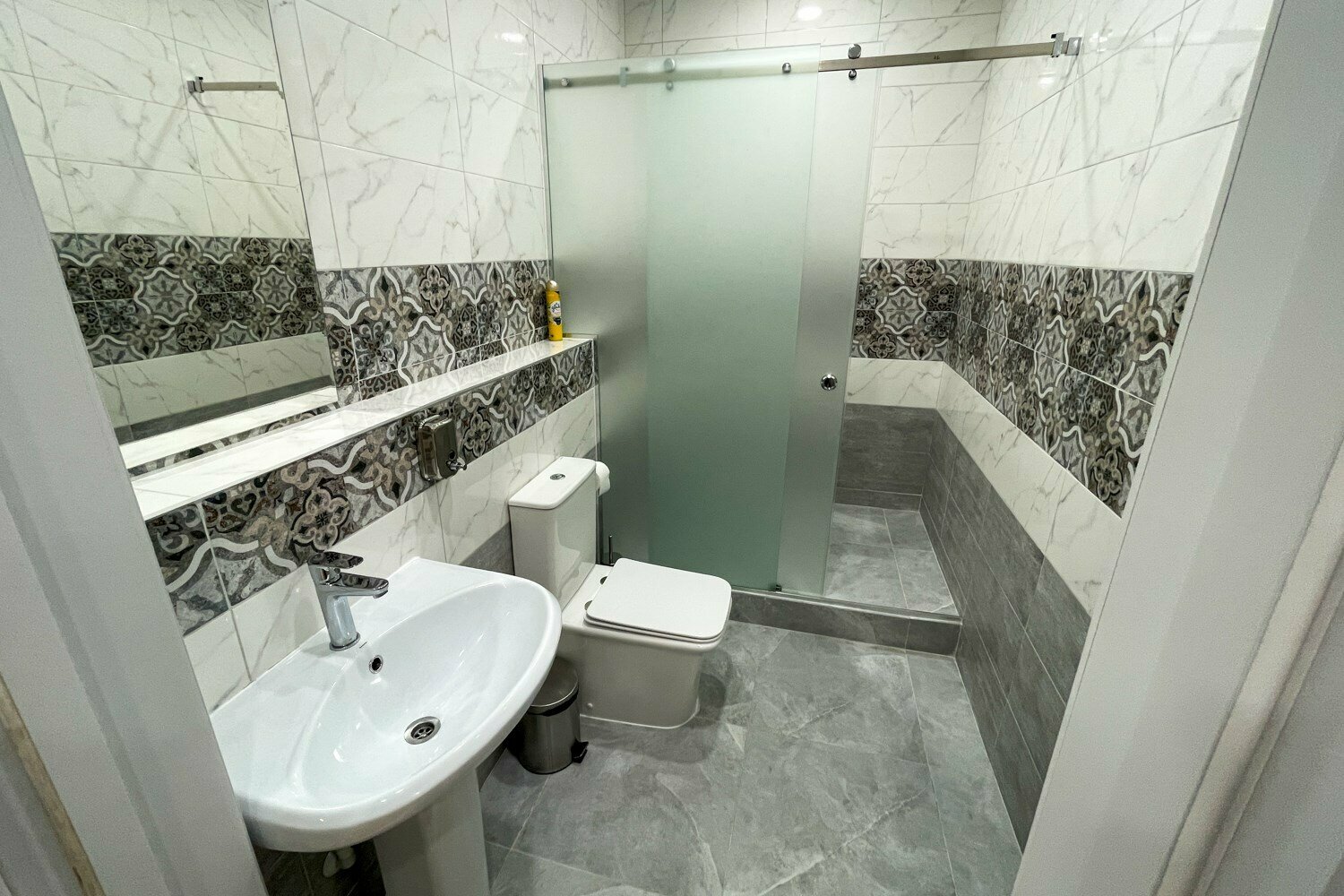 Одноместный номер с общим душем и туалетом