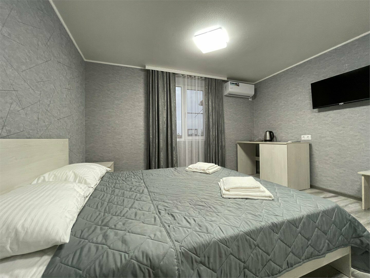 Стандартная  двухместная комната  с двухспальной кроватью