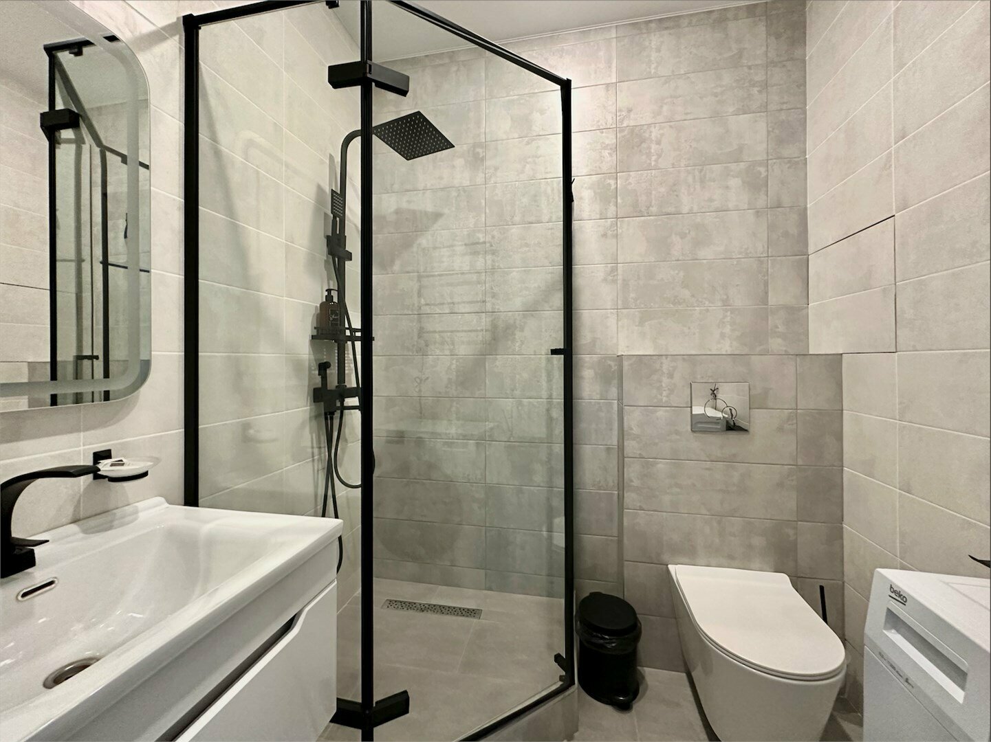 Дизайнерская студия  LS-STEEL LOVE в стальных оттенках лета в Алуште - вид на море с 13 этажа