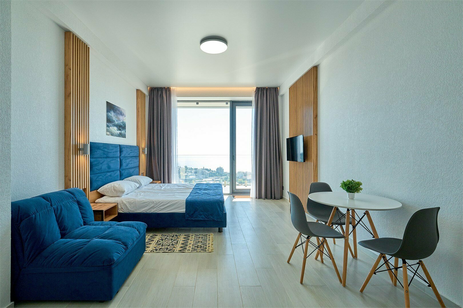 Апартаменты-студия с видом на море