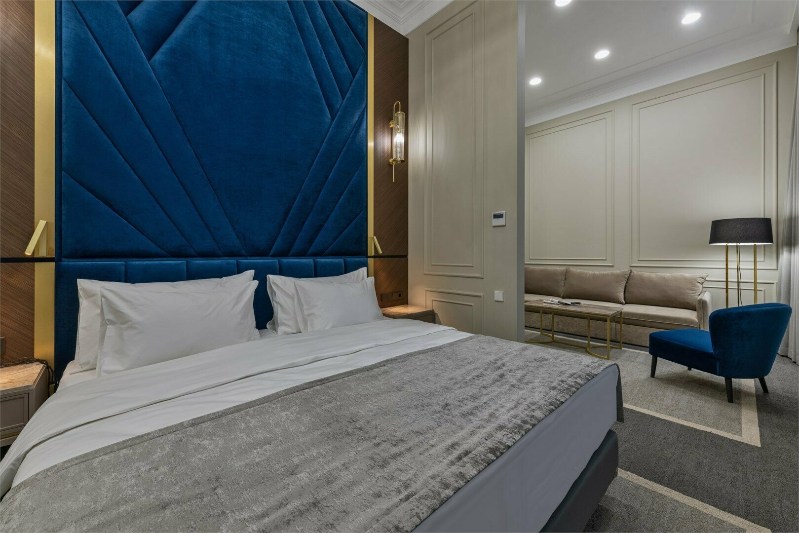 Джуниор-Сюит с двуспальной кроватью