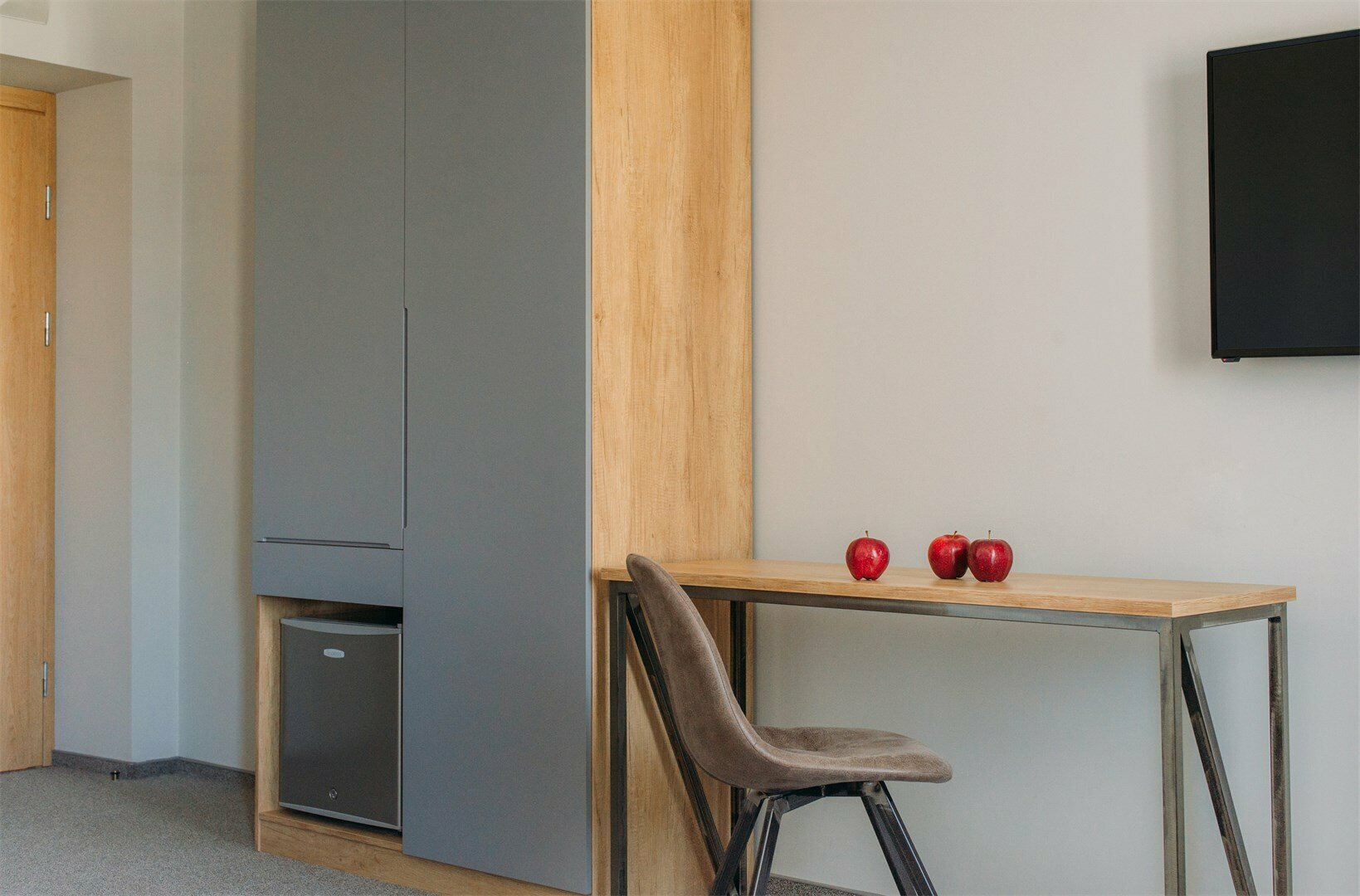 Симпл с двуспальной кроватью