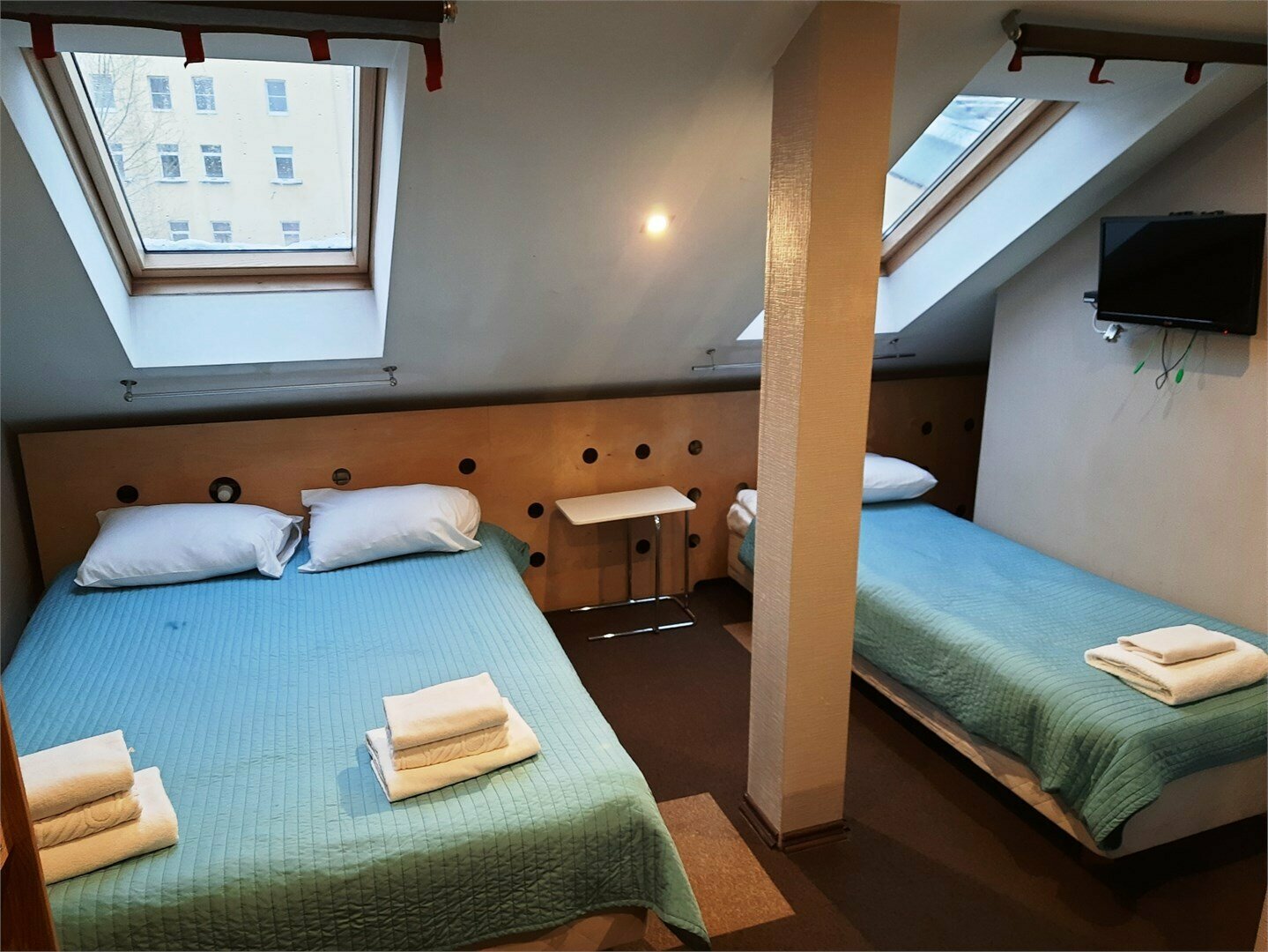 Трехместный номер с собственной ванной комнатой