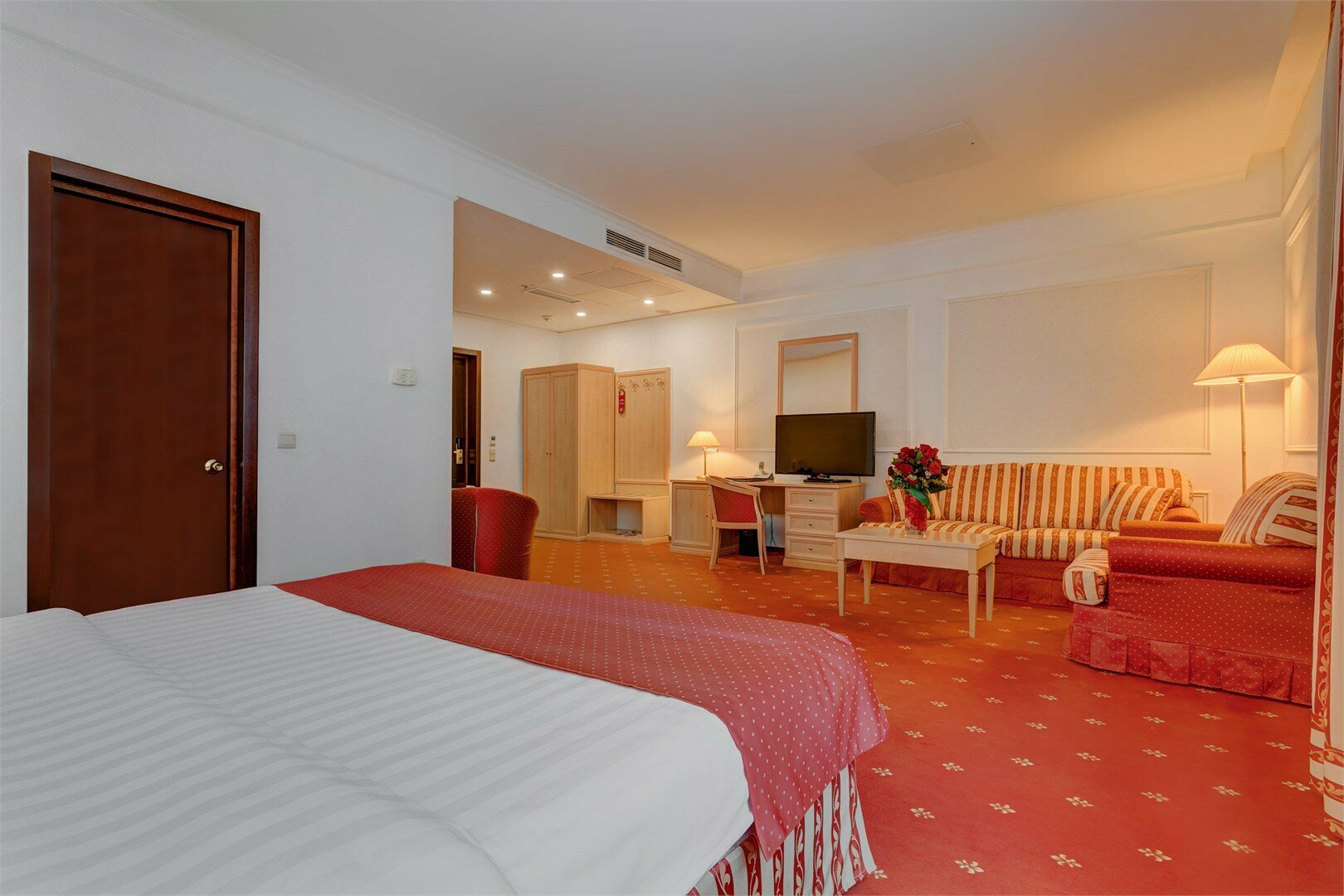 Джуниор сьют