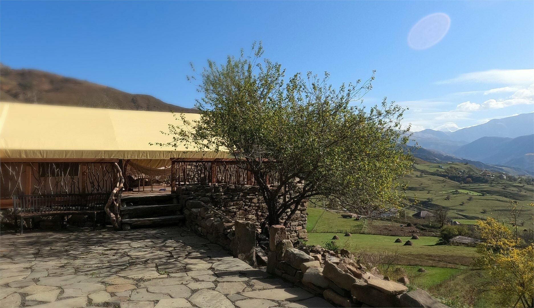 Релакс-шатёр с банным чаном на террасе