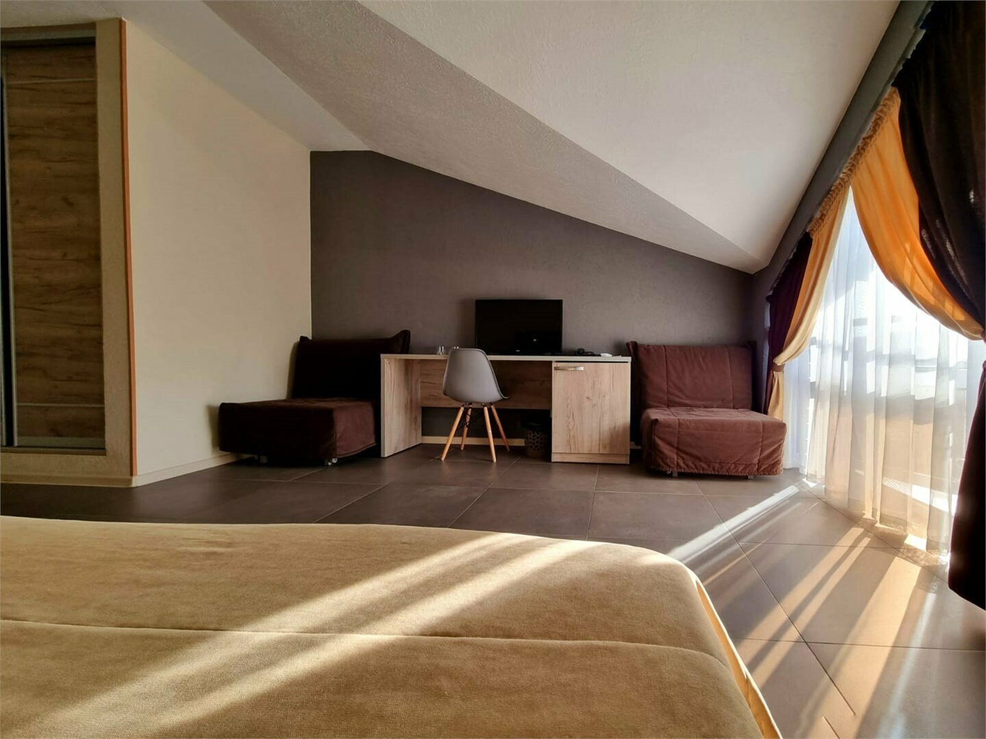 Семейный Мансардный номер FAMILY-M (с балконом)