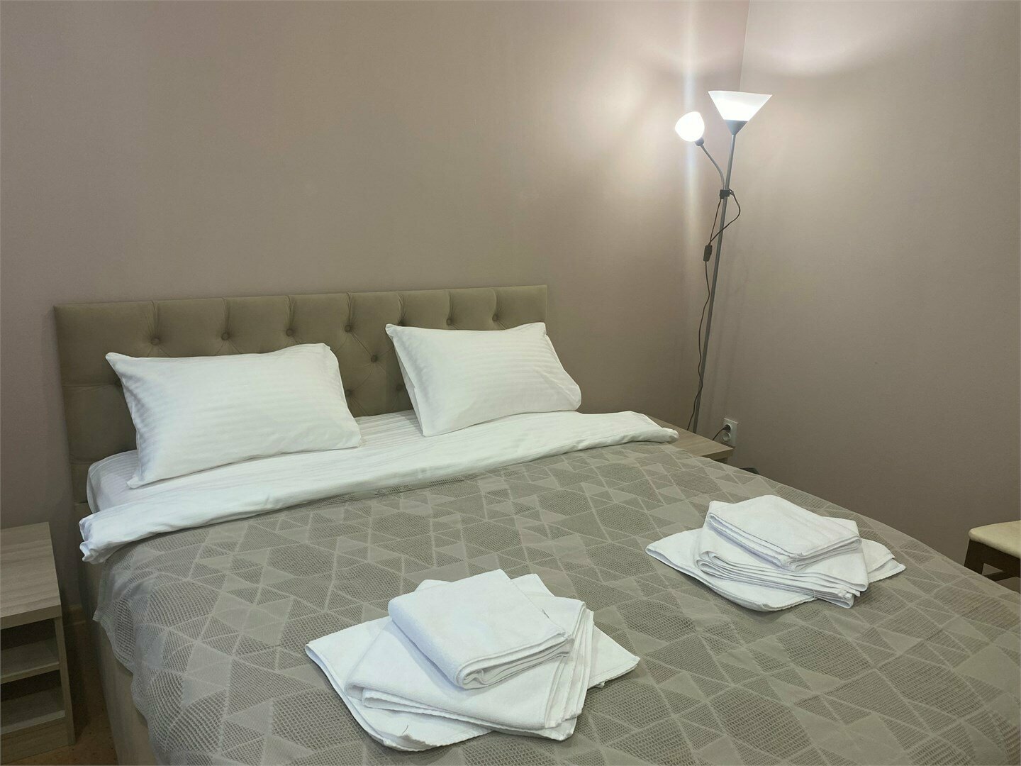 Увеличенной площади с семейной кроватью