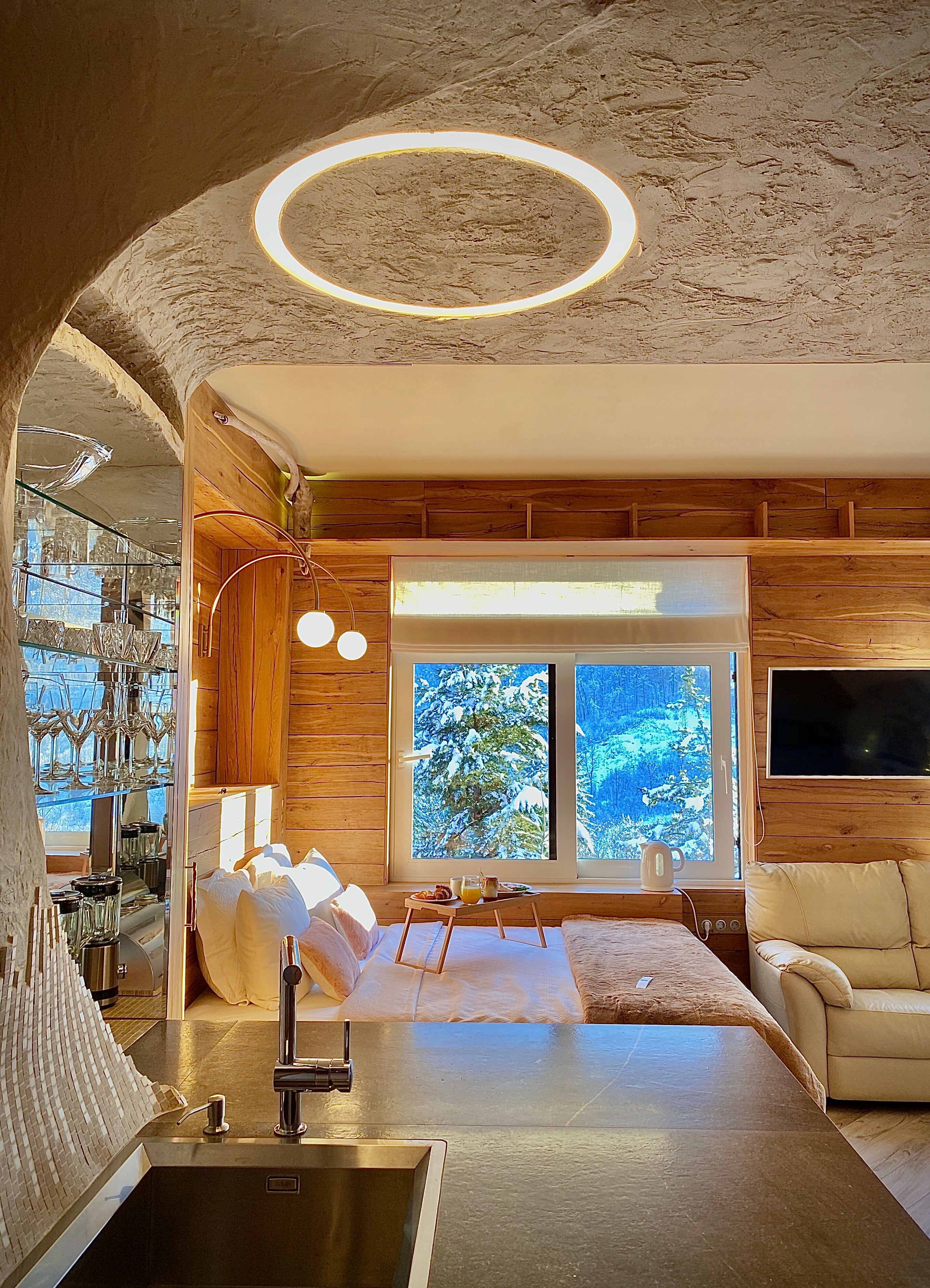 Люкс с кроватью размера «king-size» и гидромассажной ванной