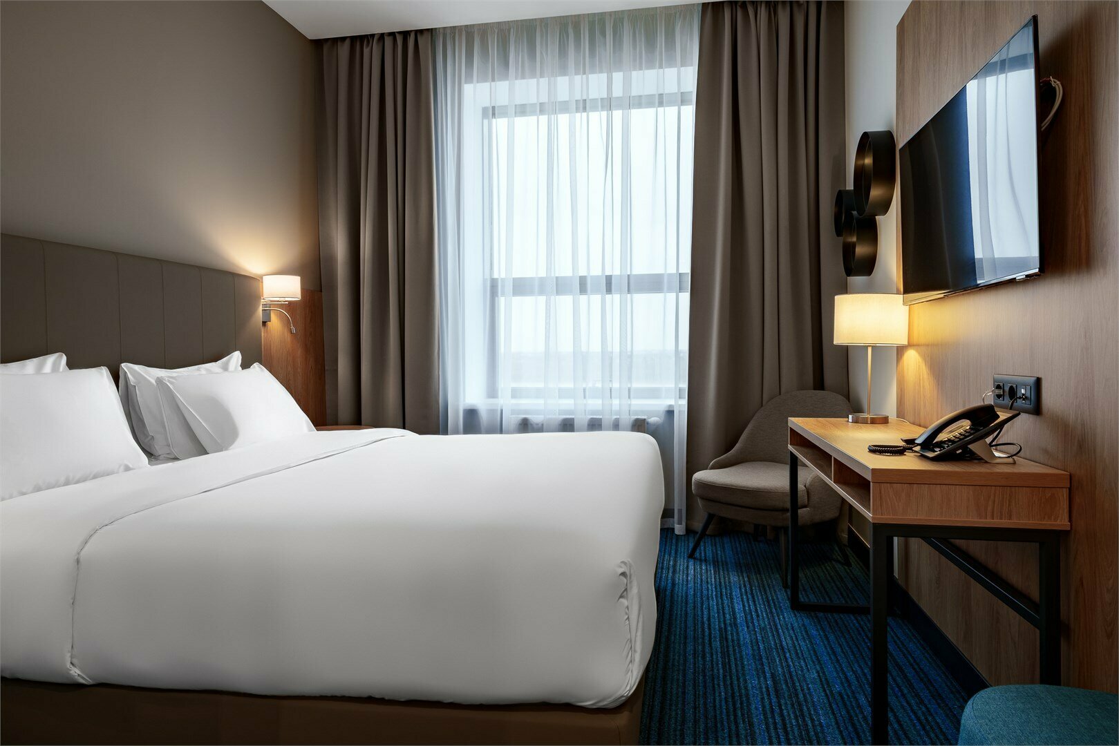 Стандартный номер с видом на реку c двуспальной кроватью