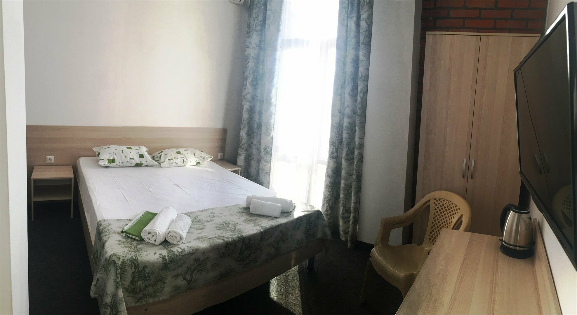 Двухместный номер «СЕМЬЯ-МОРЕ» с балконом, вид на море 2-3 этаж