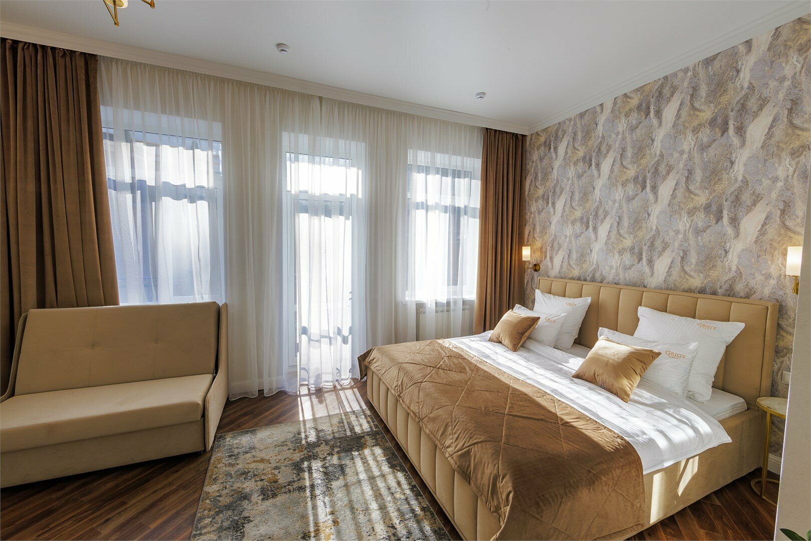 Джуниор с террасой