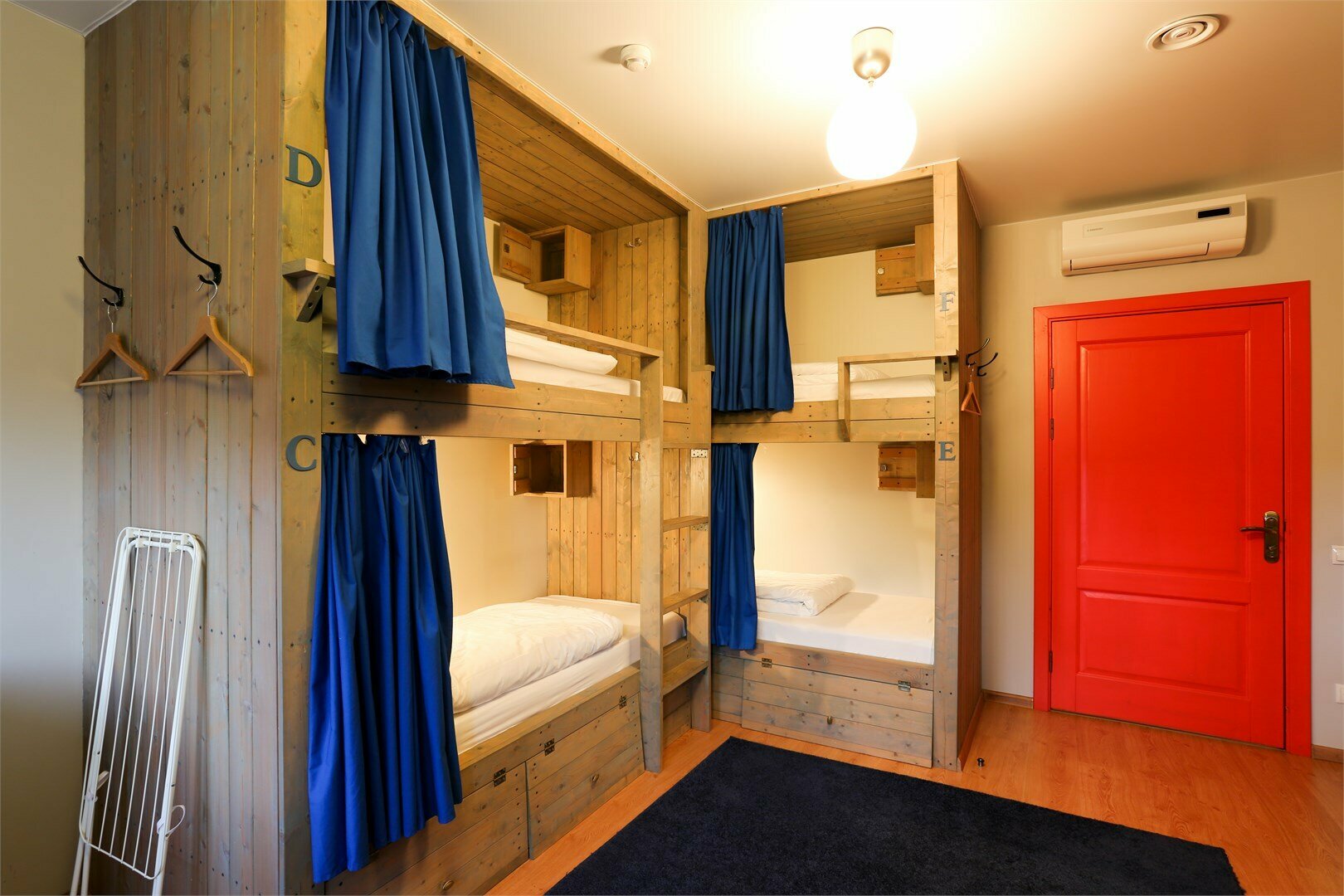 Место в женском 6-ти местном номере