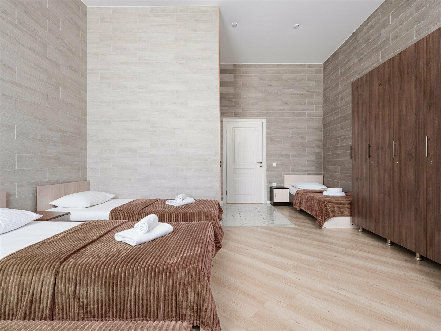 Эконом трехместный