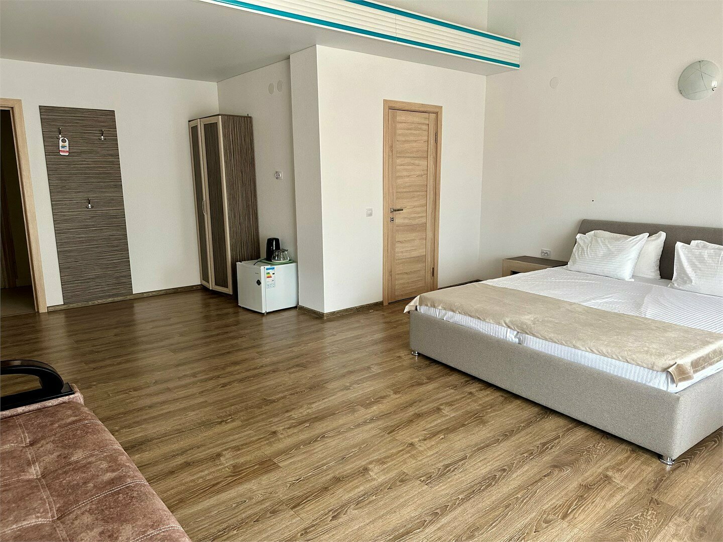 Семейный номер на троих-четверых гостей без балкона и видом во двор (корпус Б)