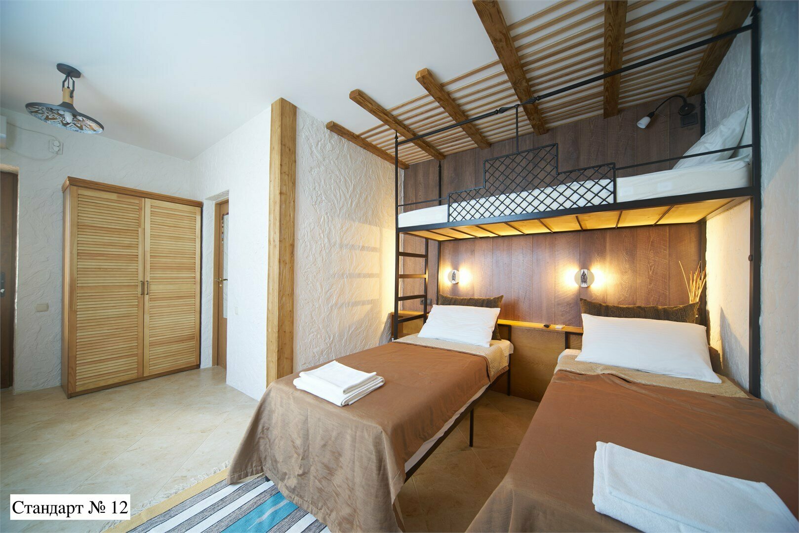 Трехместный номер с балконом