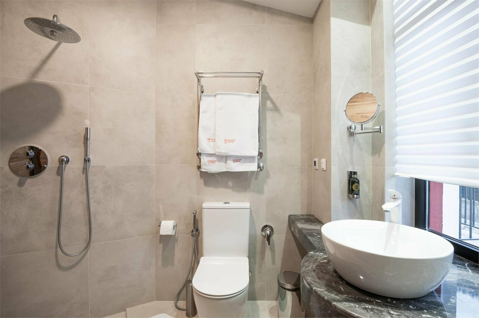 Пино Гри. Комната №9