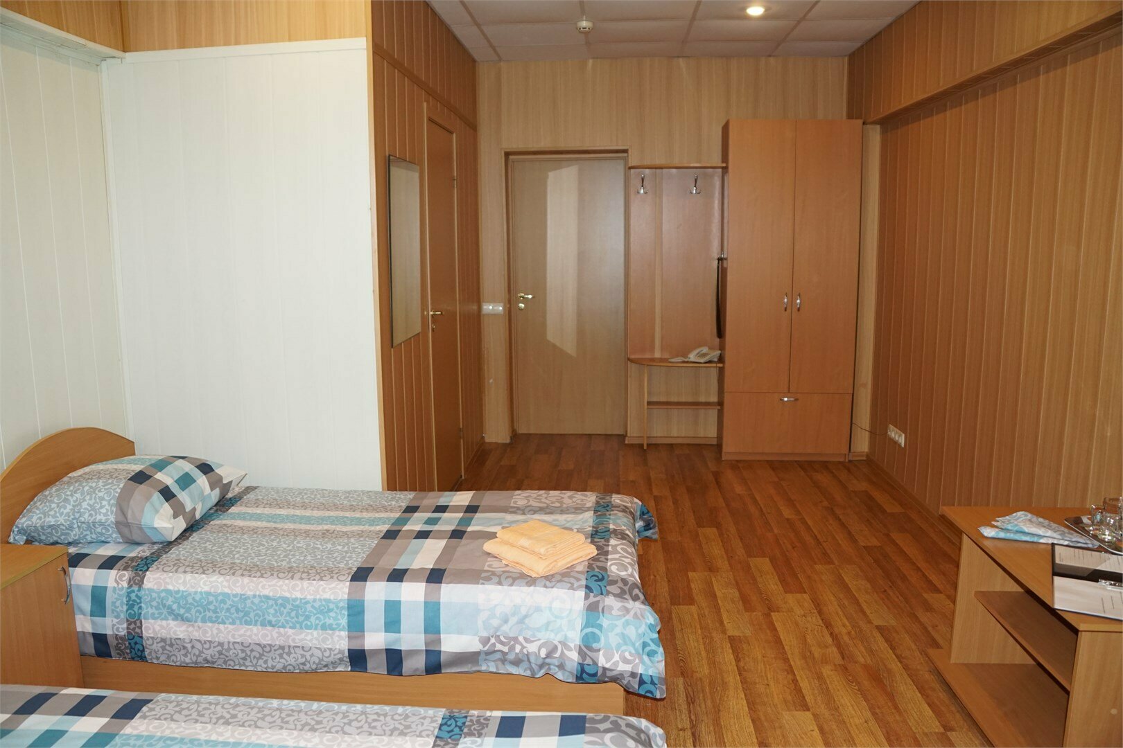 Просторный двухместный номер с 2 отдельными кроватями