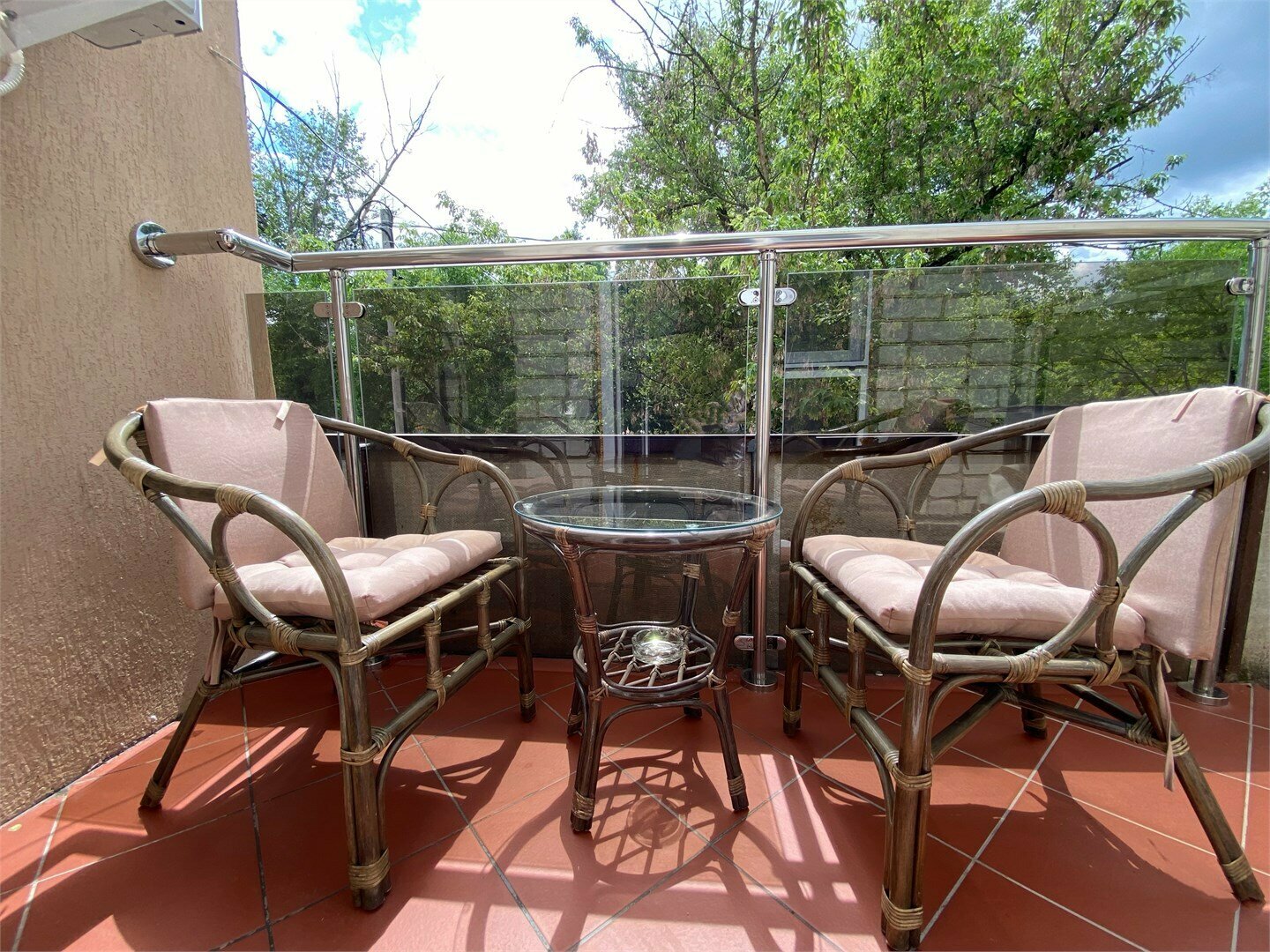 Полулюкс с балконом (Двухместный номер с двуспальной кроватью)Размещение с питомцами не допустимо