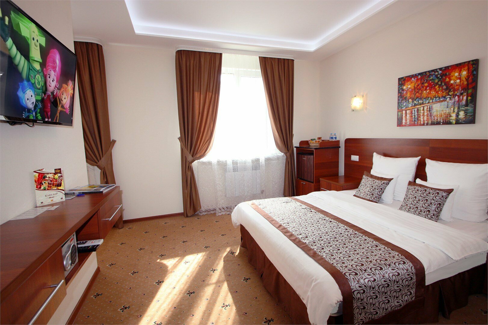 Полулюкс (Двухместный номер с двуспальной кроватью)Размещение с питомцами не допустимо