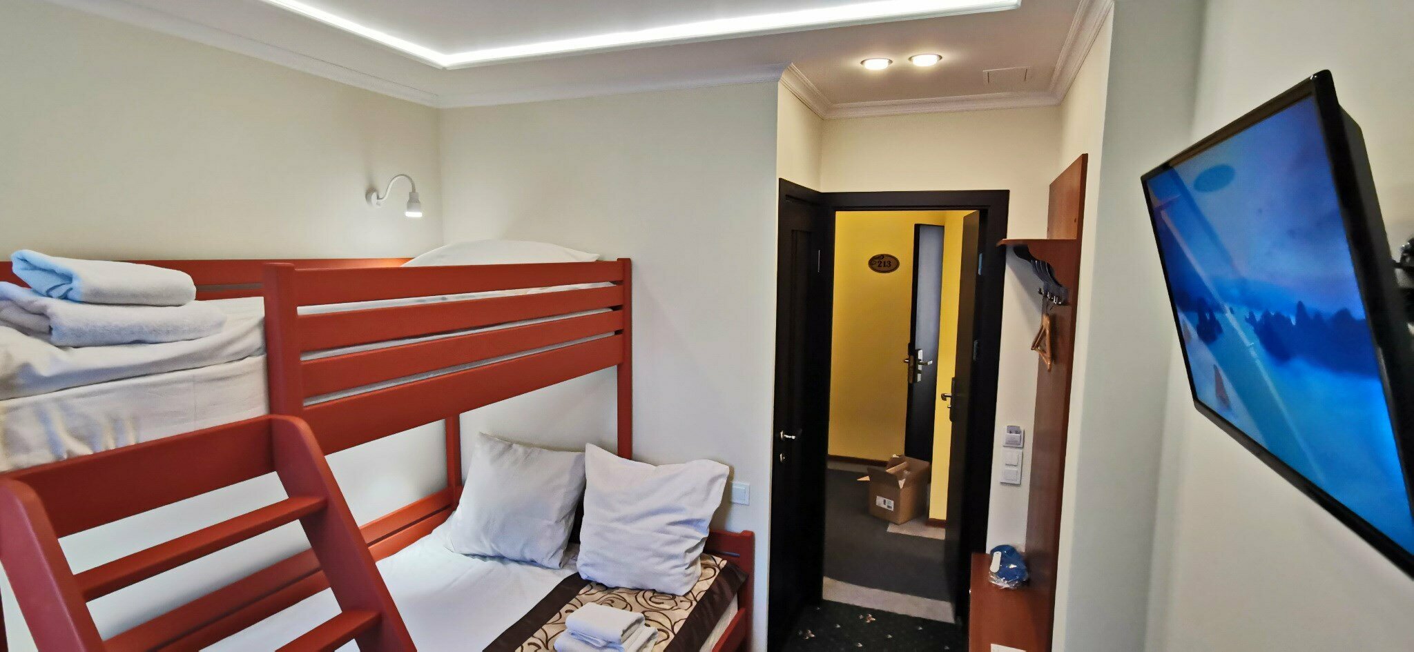 Бюджетный Трехместный номер с двухъярусной кроватью. Размещение с питомцами не допустимо