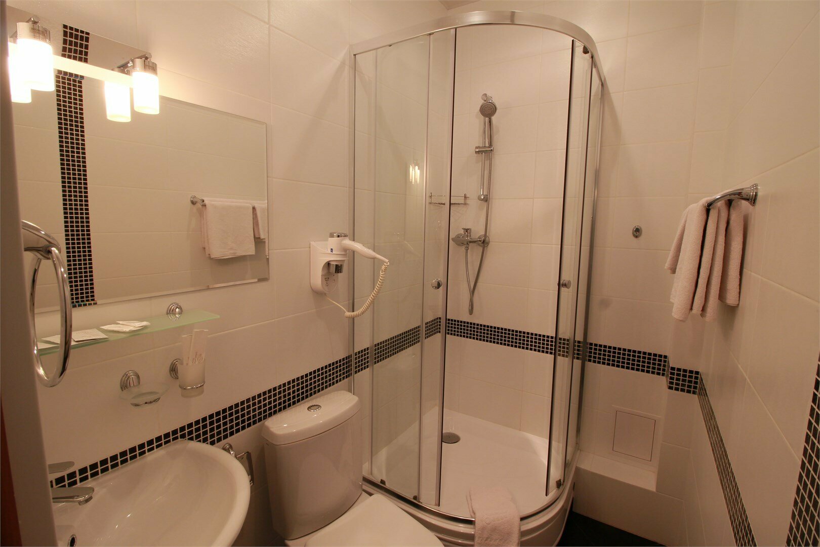 Улучшенный двухместный номер с 2 отдельными кроватями