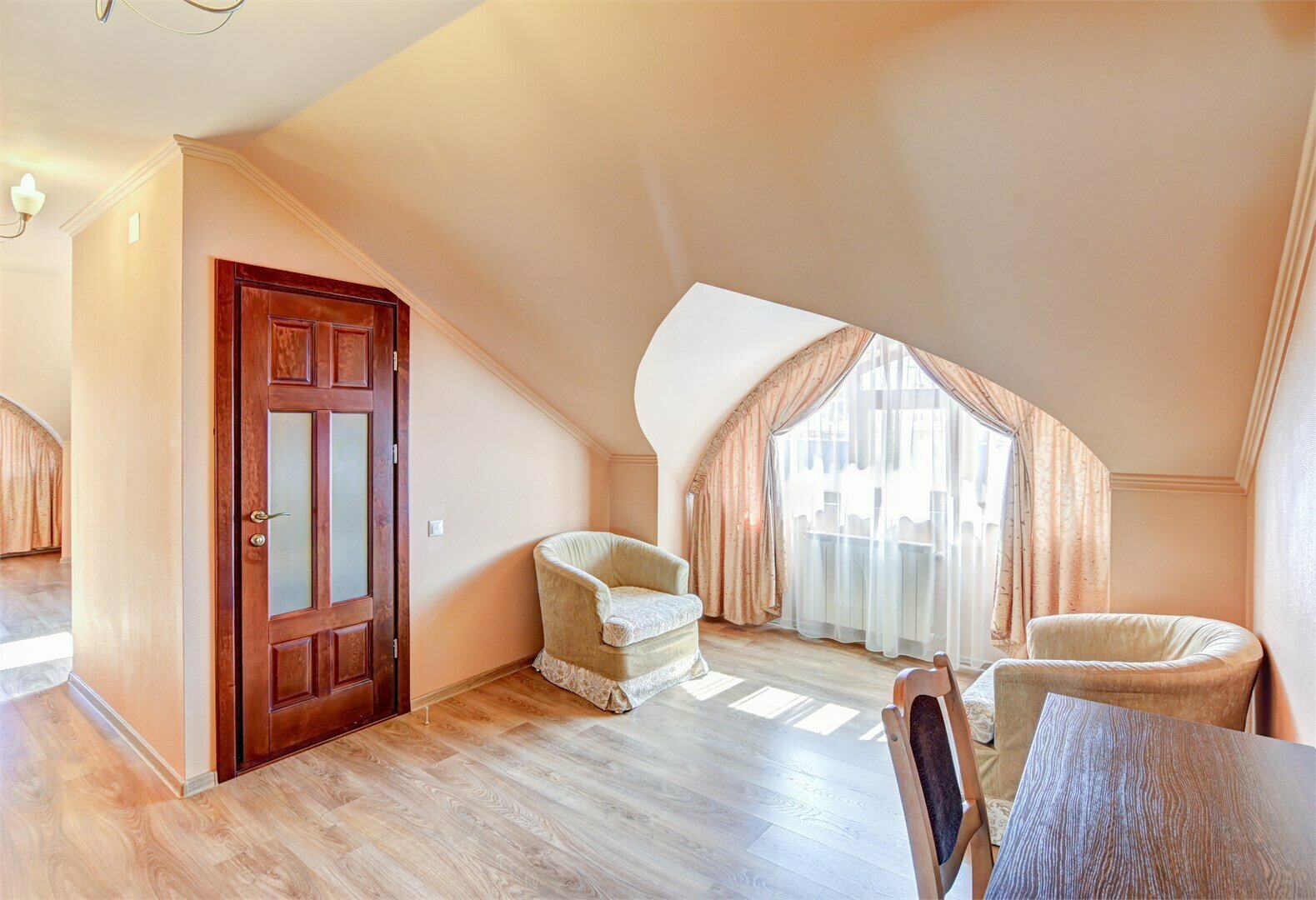 Трёхместный стандарт без балкона Мансарда