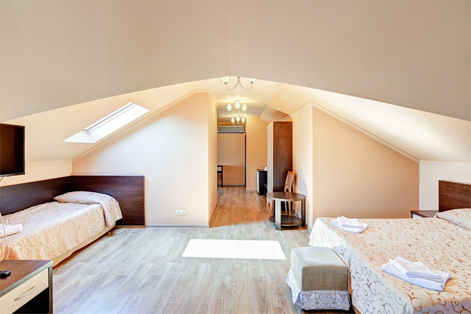 Трёхместный стандарт без балкона Мансарда